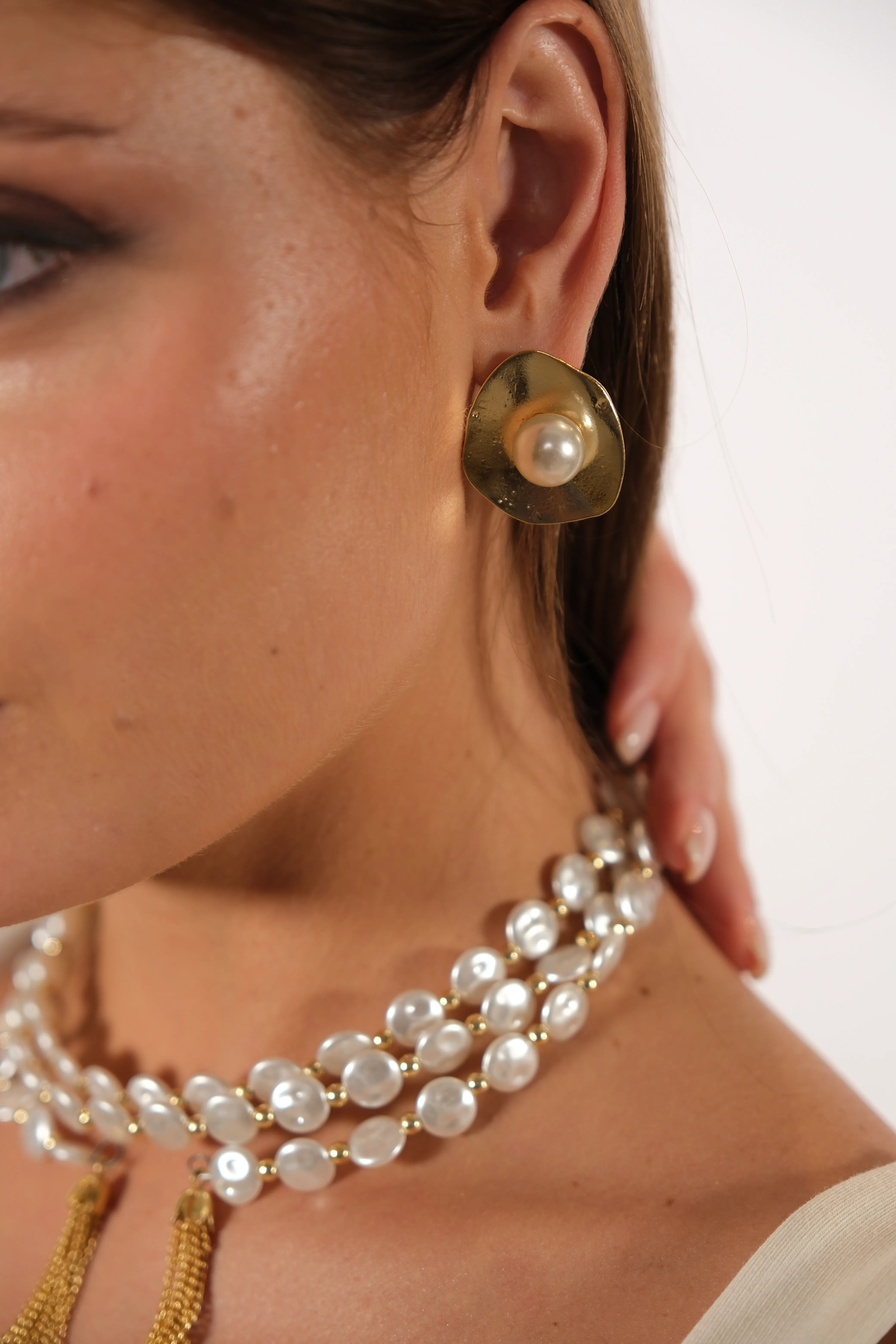 Altın kaplama inci detay tasarım küpe