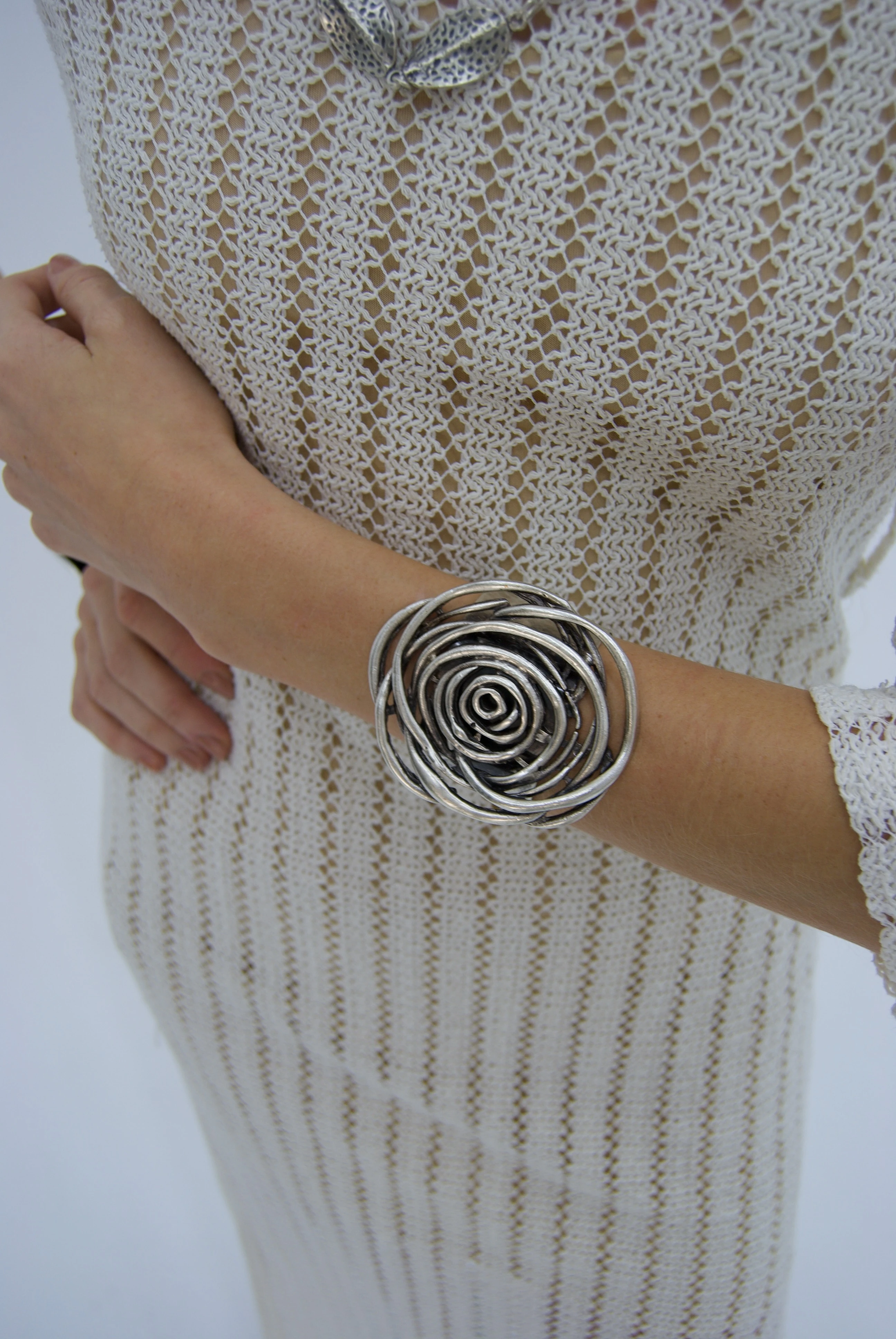 Gümüş kaplama gül detay tasarım bileklik