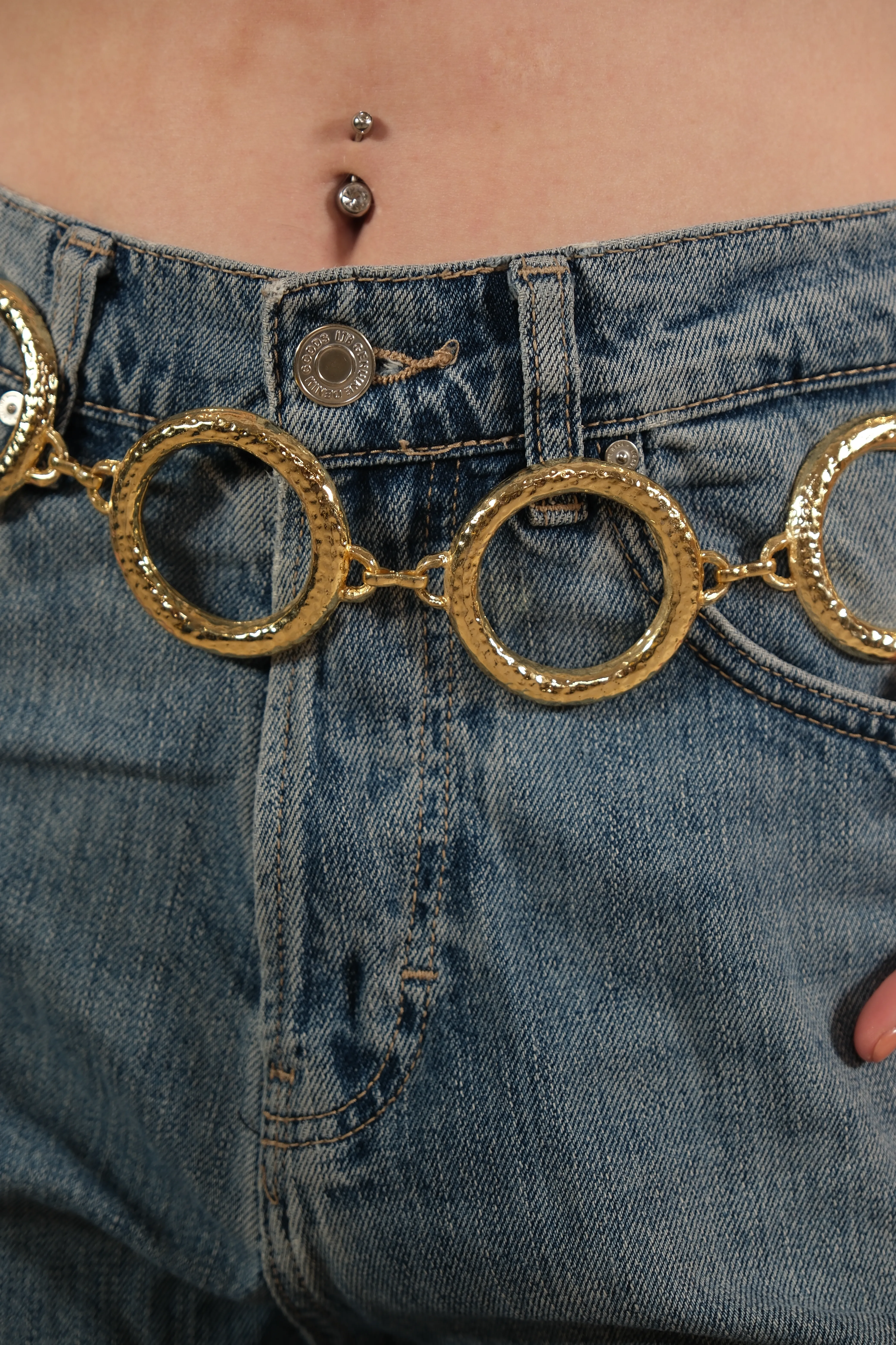 Altın kaplama çember tasarım kemer