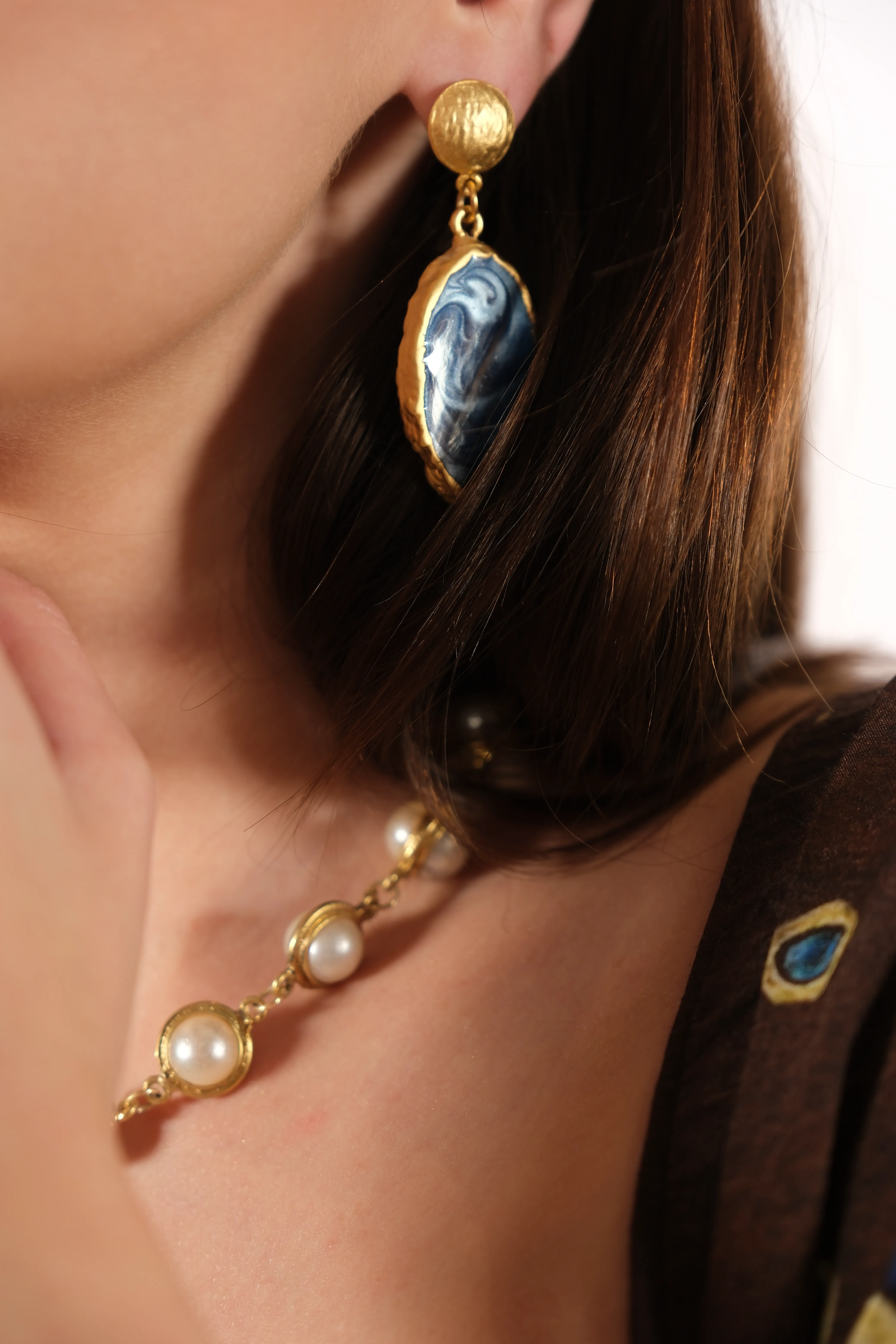 Altın kaplama inci detay kolye