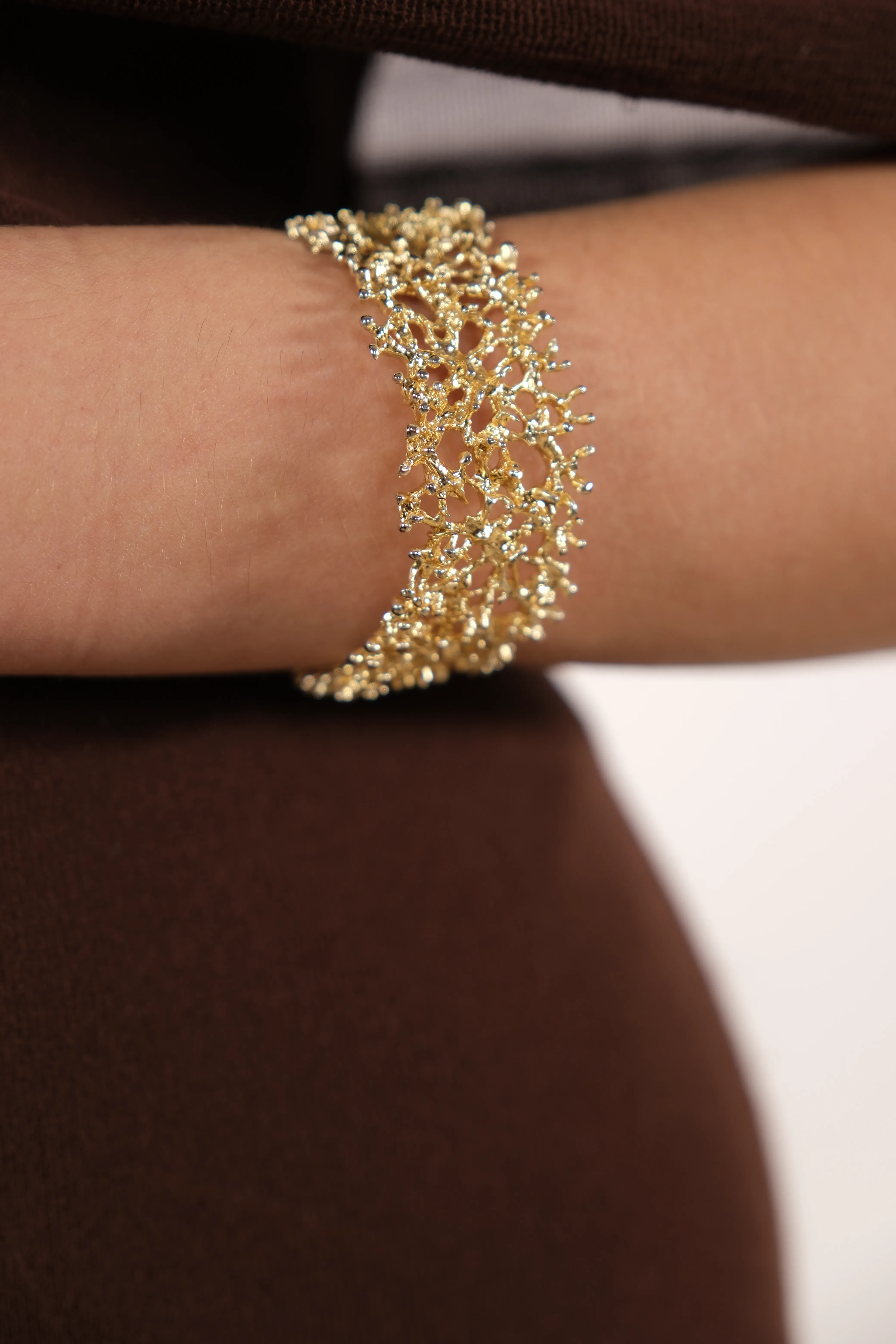 Altın kaplama modern tasarım kelepçe