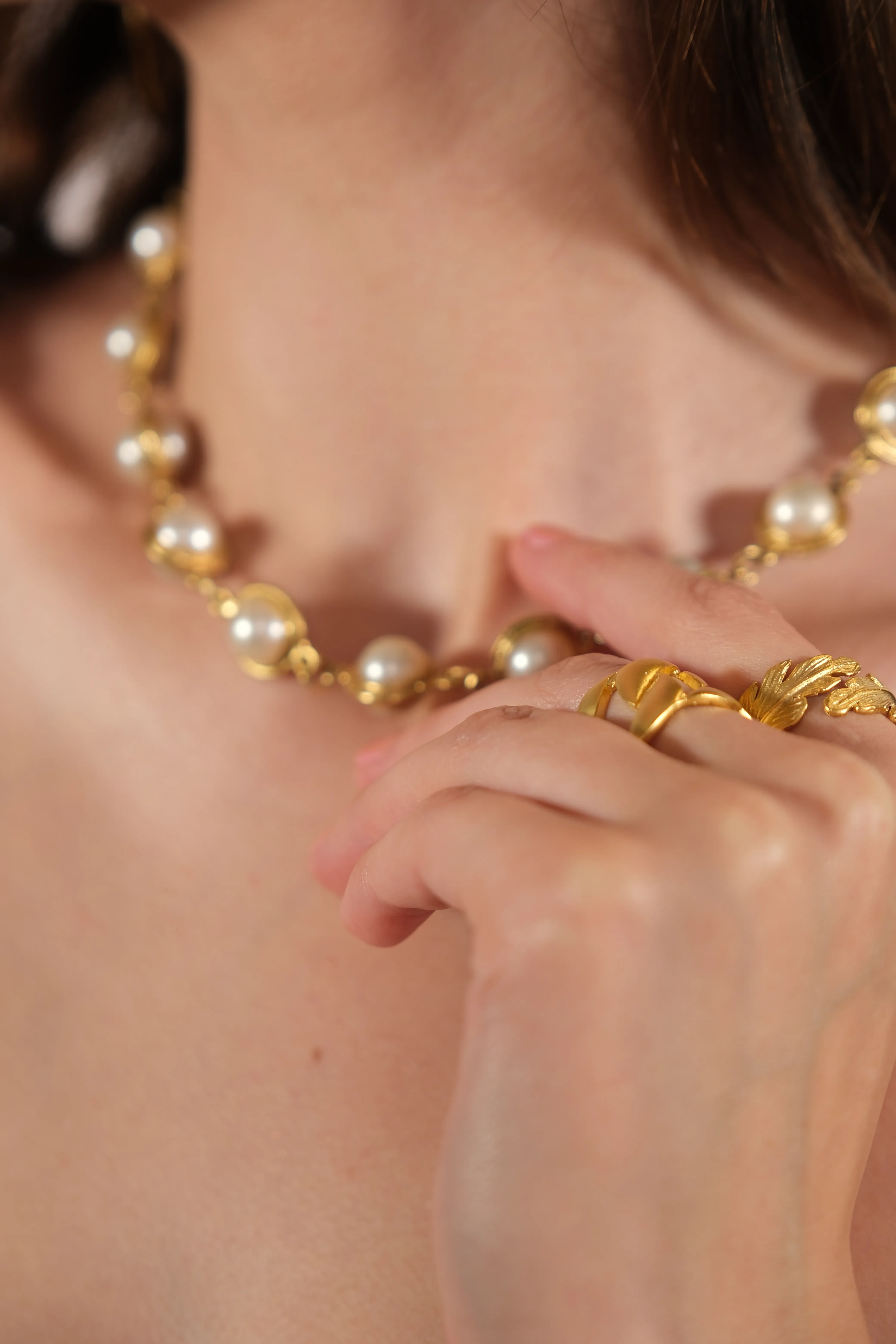 Altın kaplama inci detay kolye