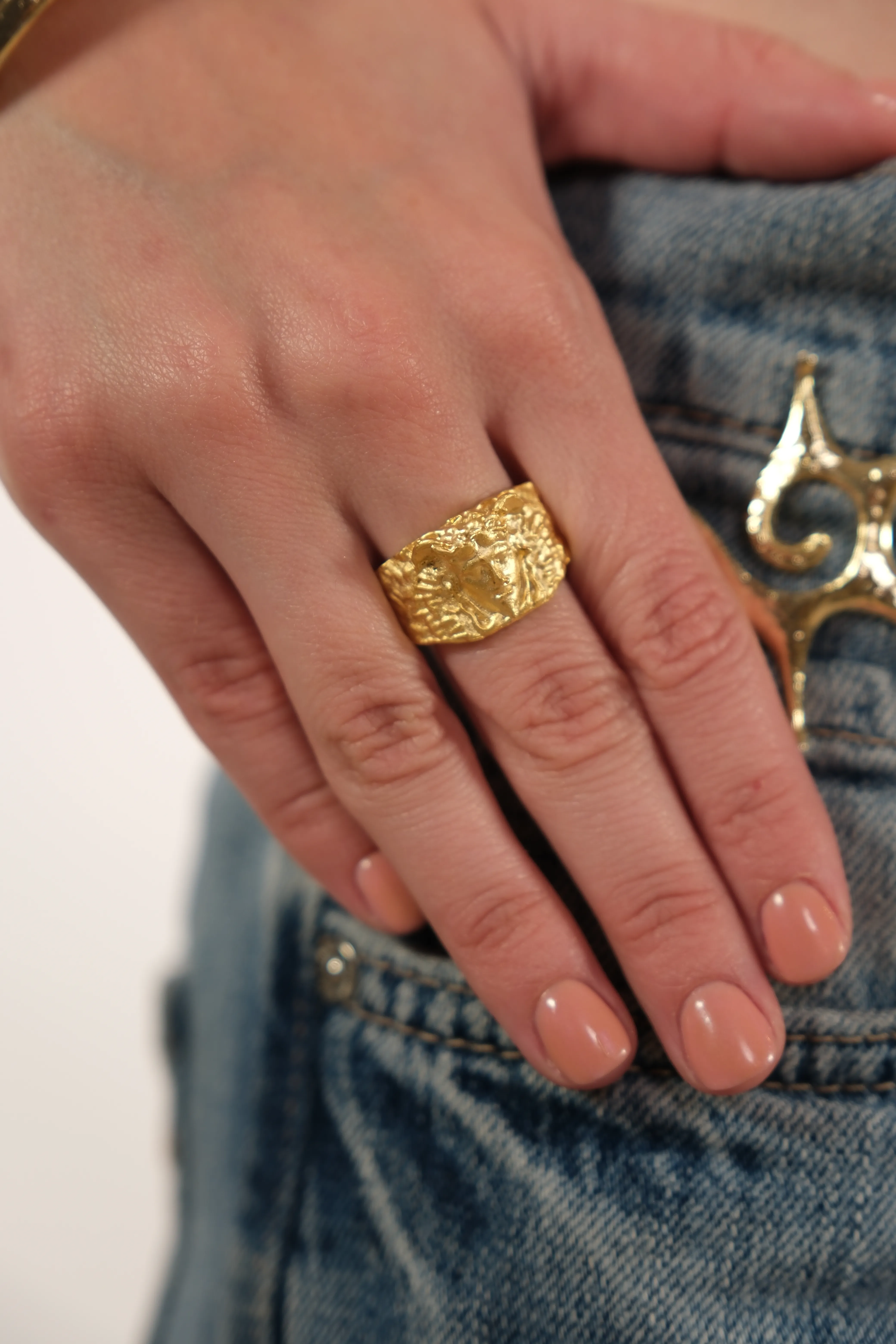 Altın kaplama silüet detay tasarım kalın yüzük