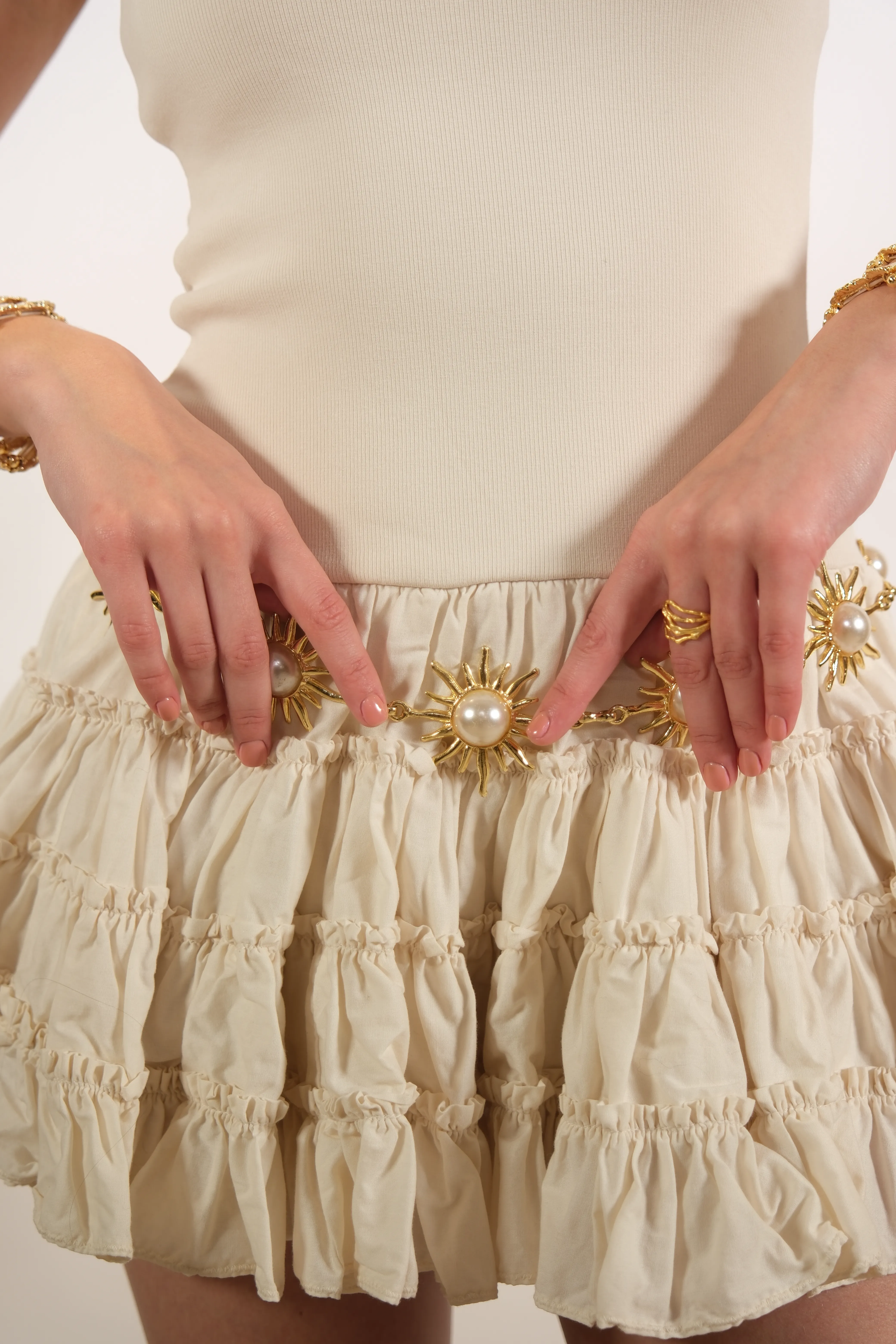 Altın kaplama inci detay kemer