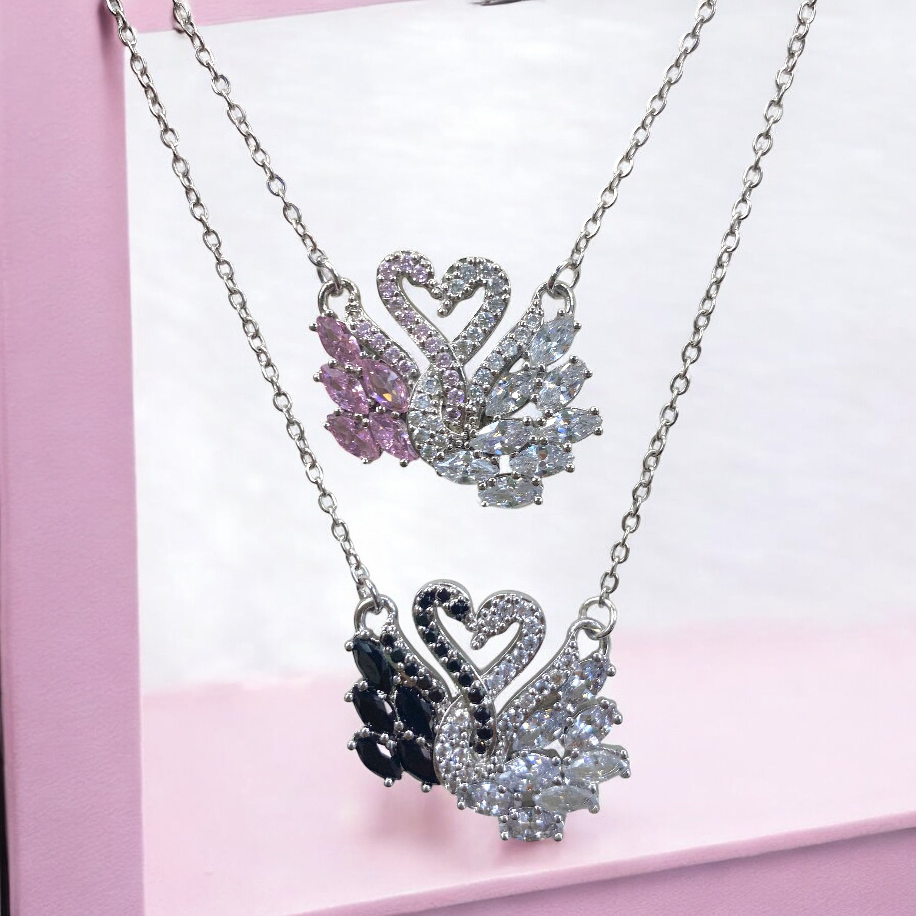 Pembe Swan In Love Kolye