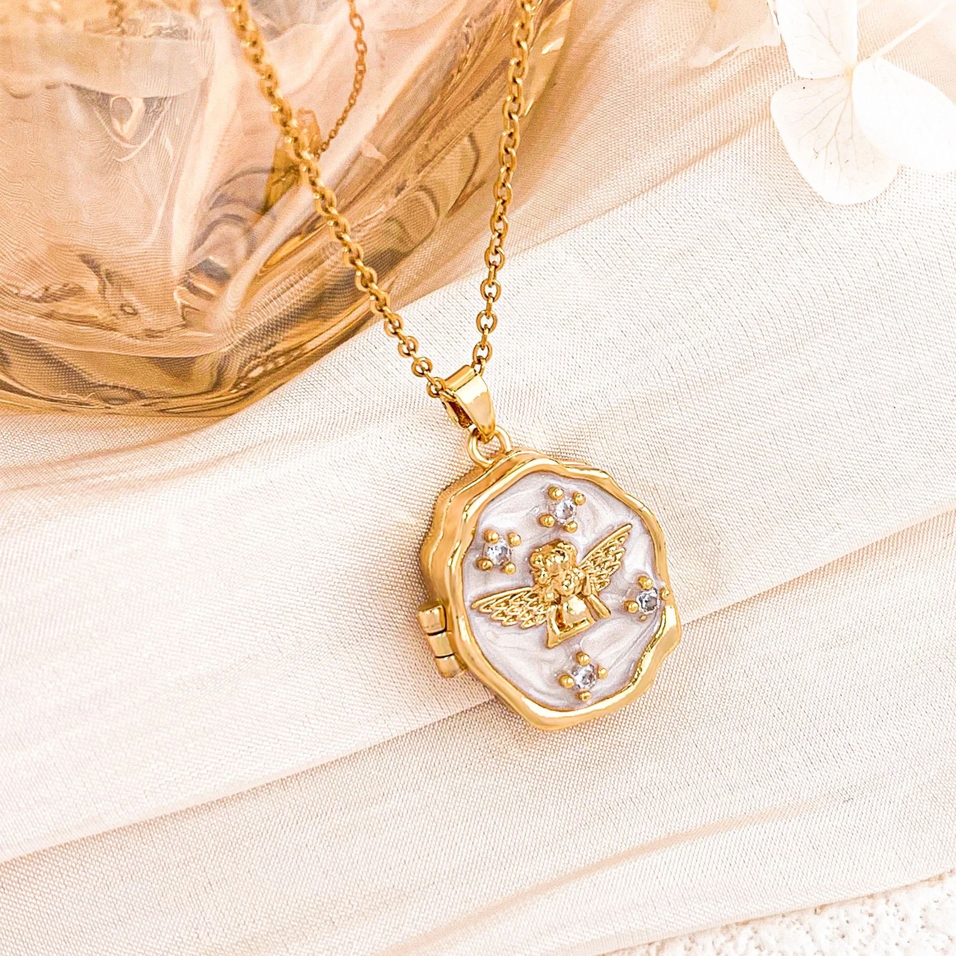 Çelik | White Angel Open Locket Kolye