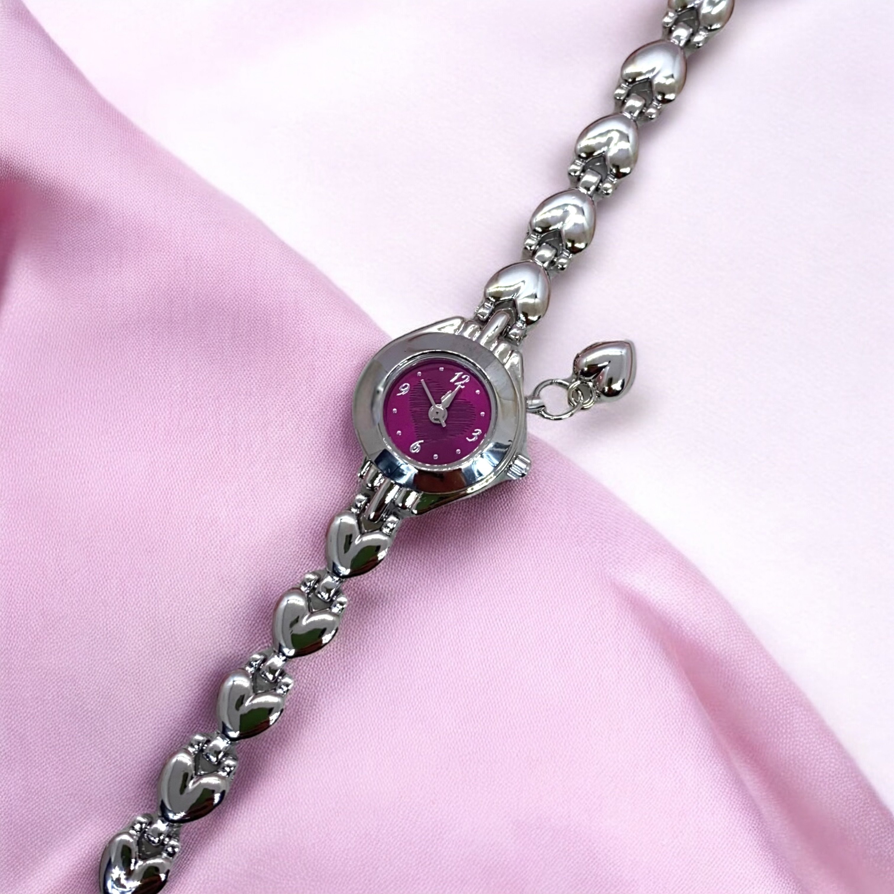 Silver-Cherry Red Sweetheart Saat