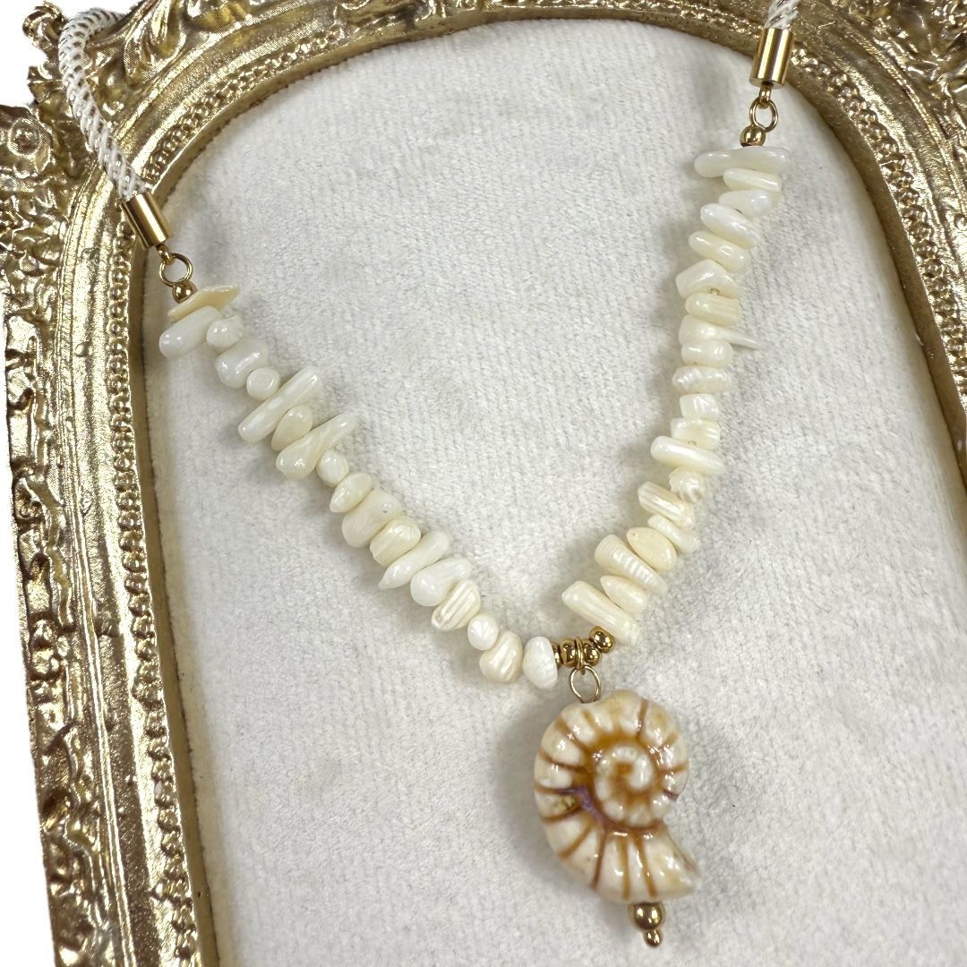 White Shell Kolye