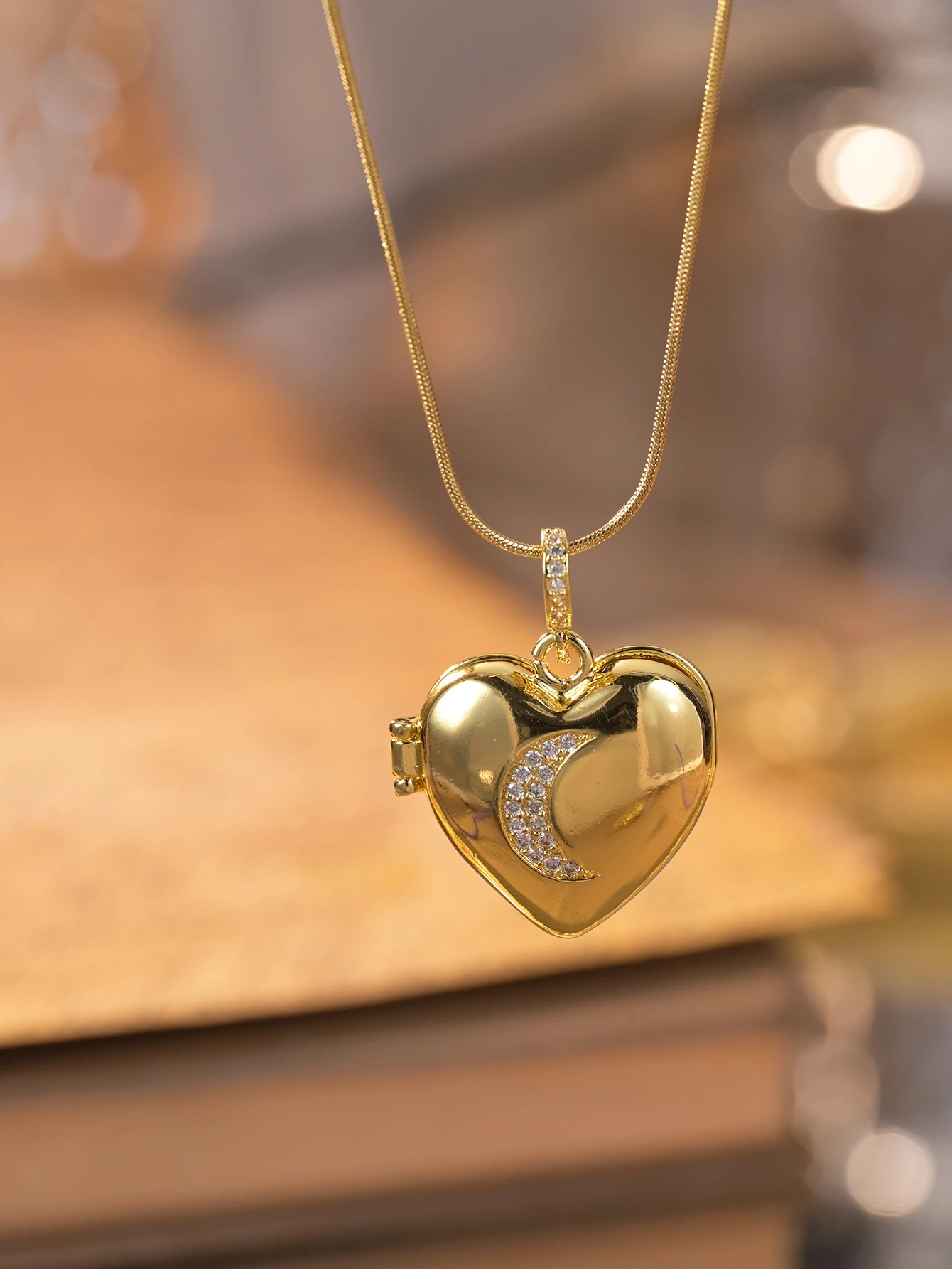 Çelik | Hilal Open Locket Kolye