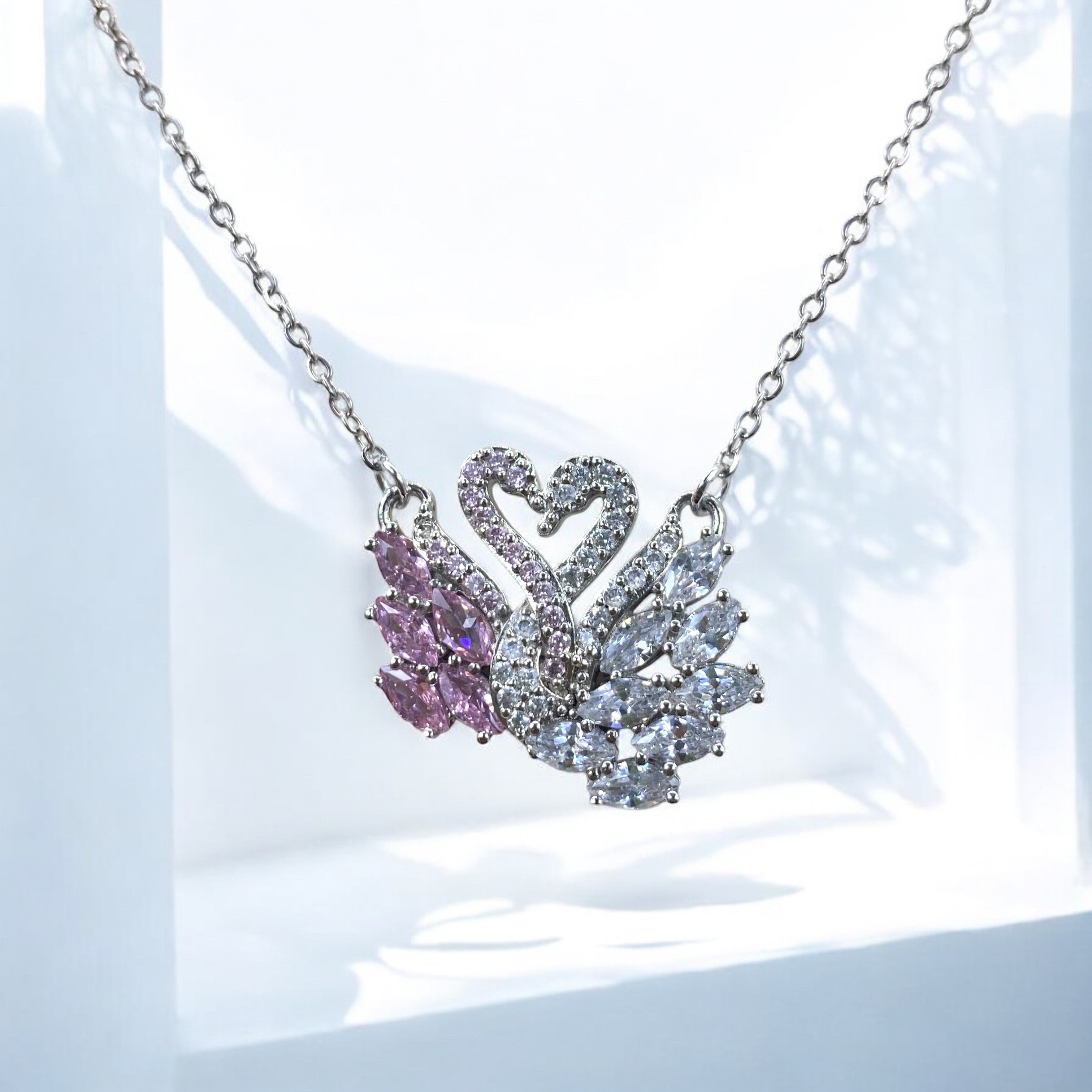 Pembe Swan In Love Kolye