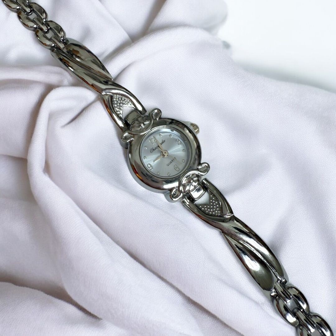 Vintage Bow Saat