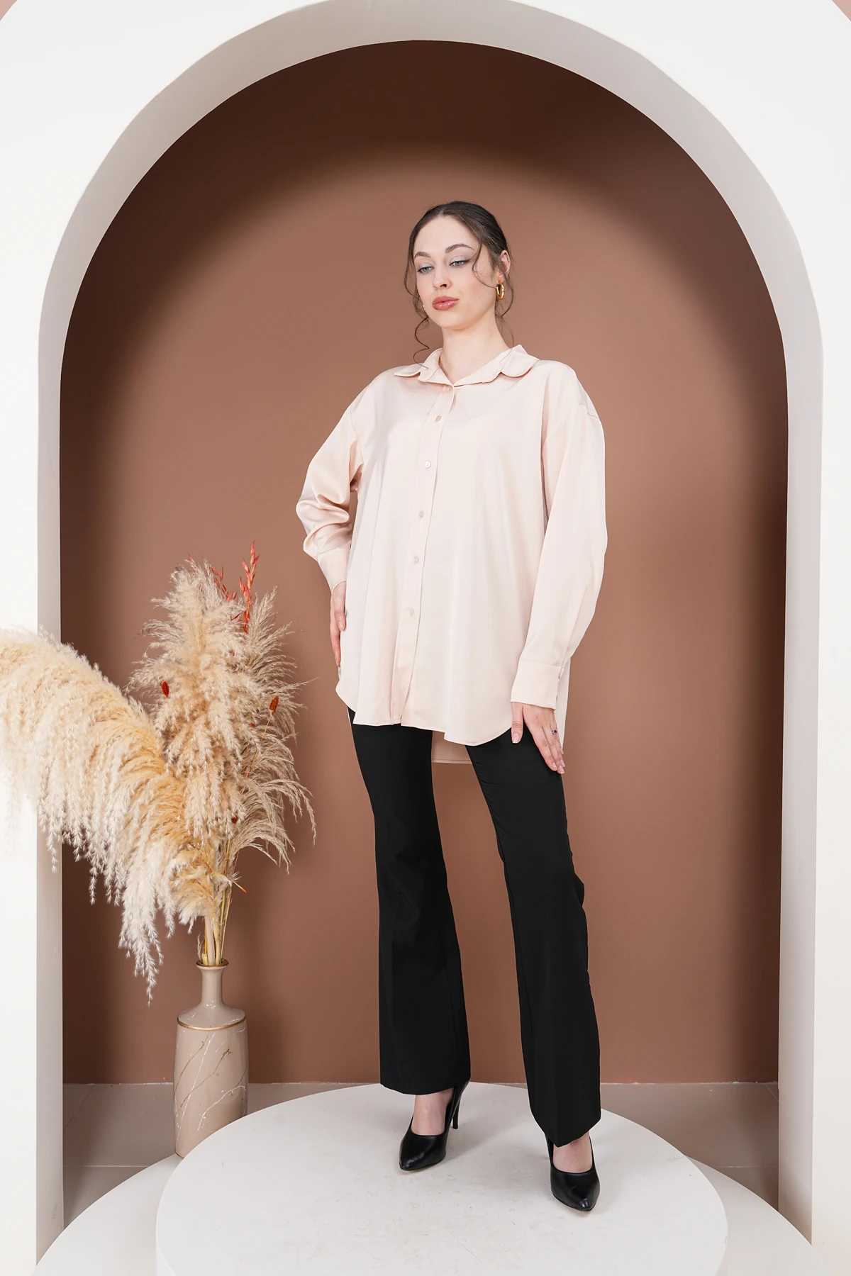 Kadın Saten Gömlek – Standart Beden Zarif Tasarım