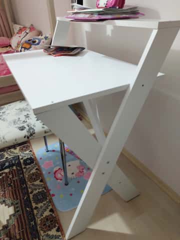 Müşteri fotoğrafı: X Ayaklı Raflı Ders Çalışma Masası 50x90 cm Beyaz