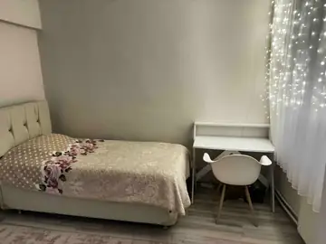 Müşteri fotoğrafı: X Ayaklı Raflı Ders Çalışma Masası 50x90 cm Beyaz