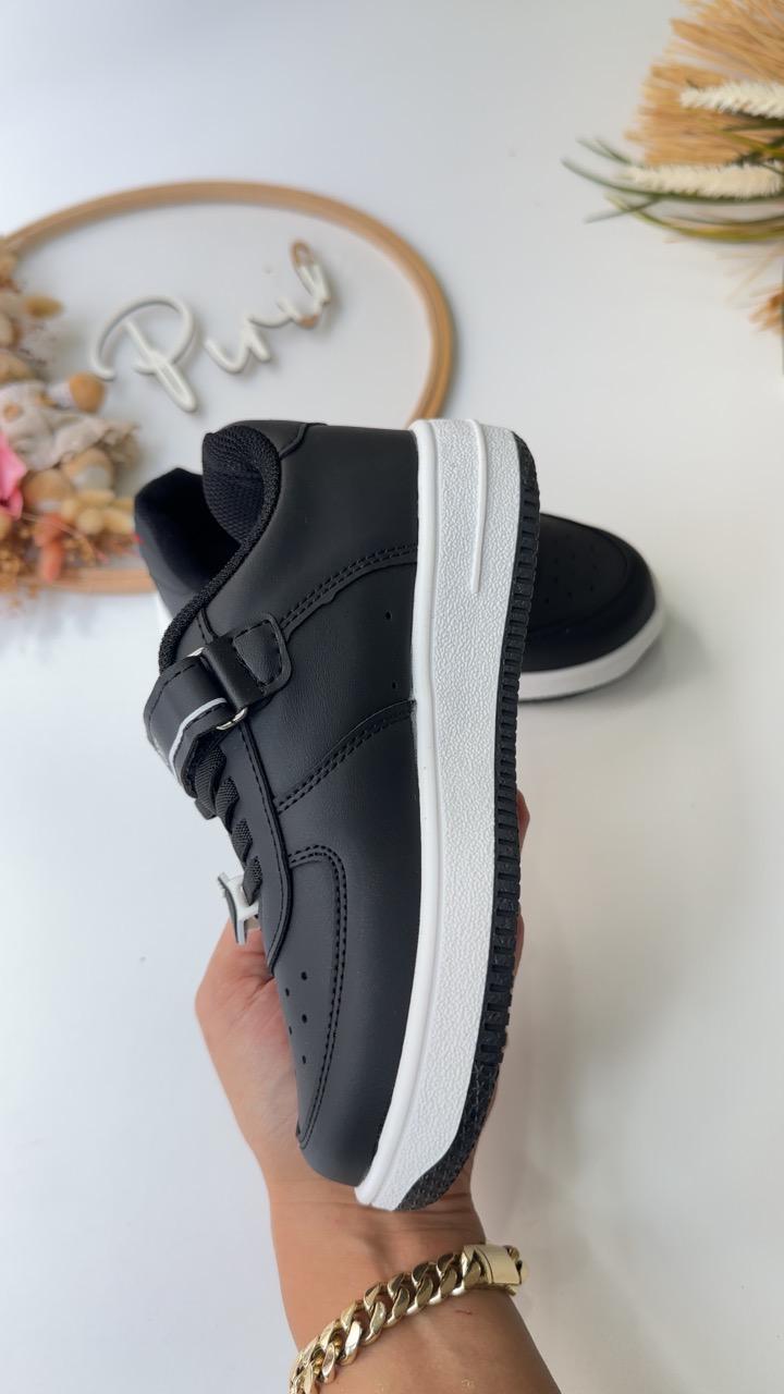 31/35 ERKEK ÇOCUK SPOR AYAKKABI SİYAH BEYAZ