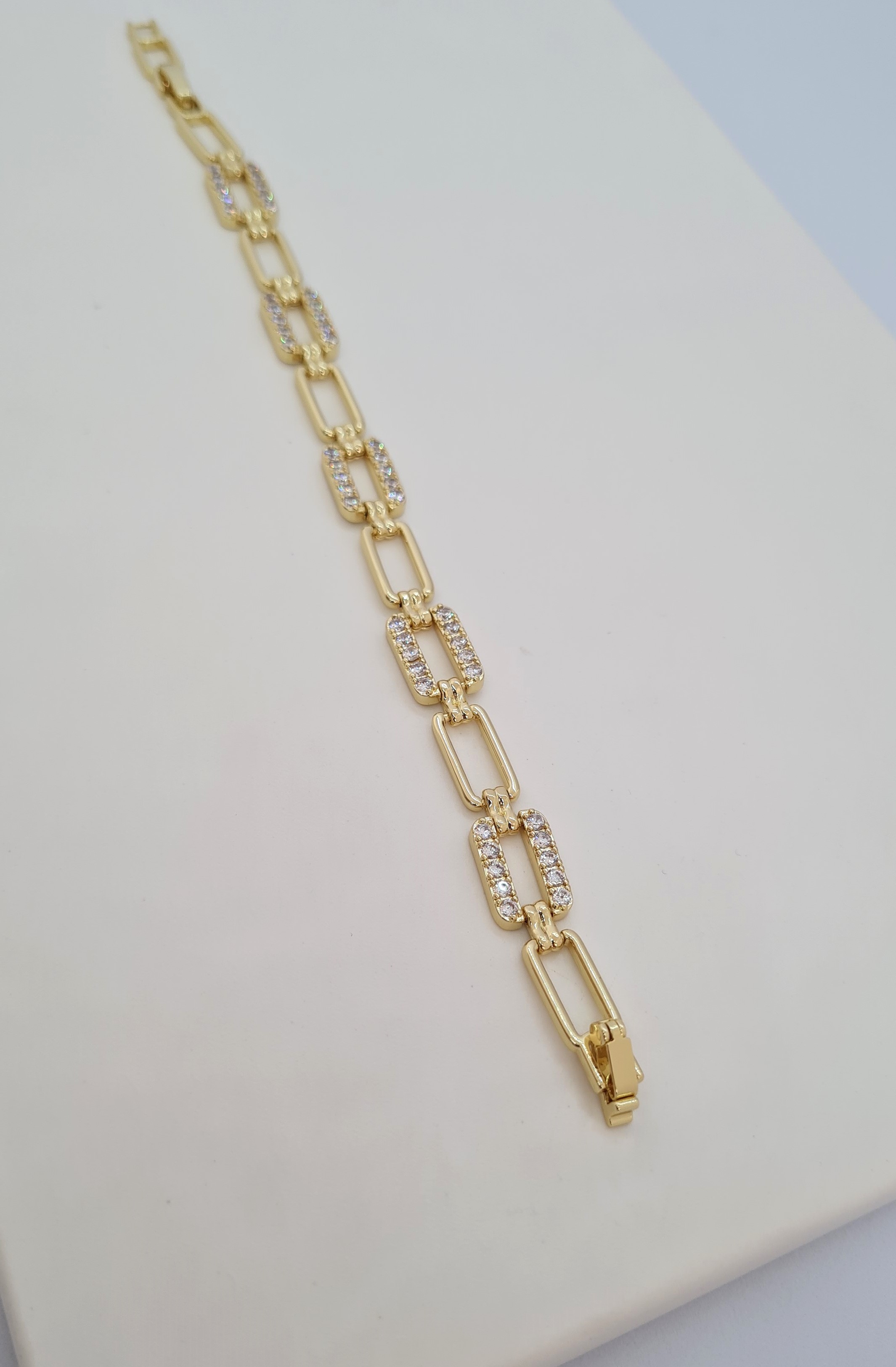 GOLD TAŞ DETAYLI VİP BİLEKLİK