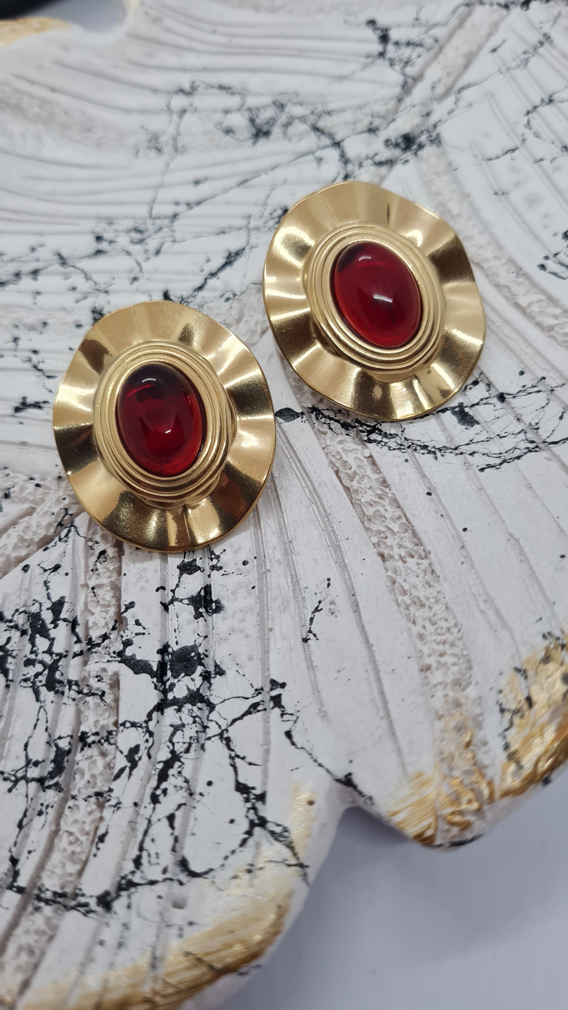 BORDO TAŞLI GOLD KÜPE