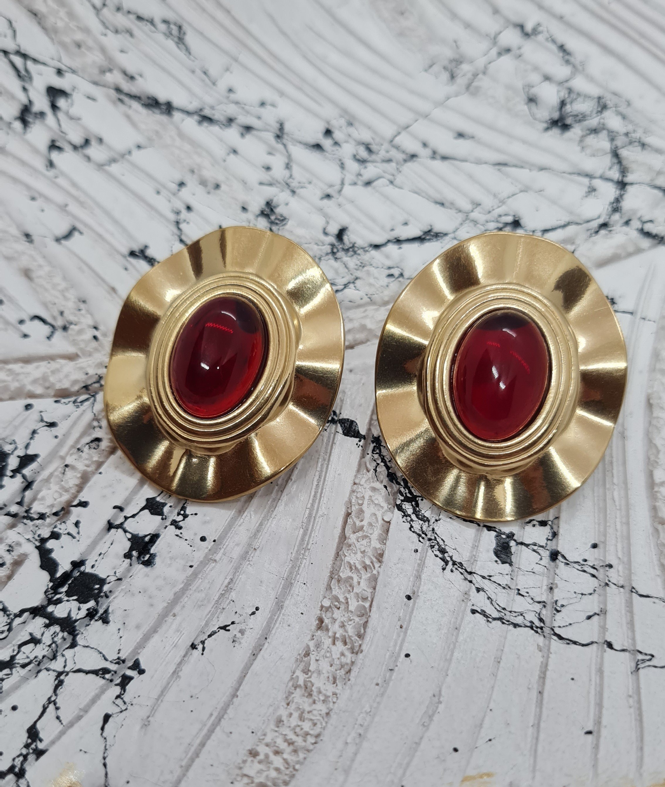 BORDO TAŞLI GOLD KÜPE