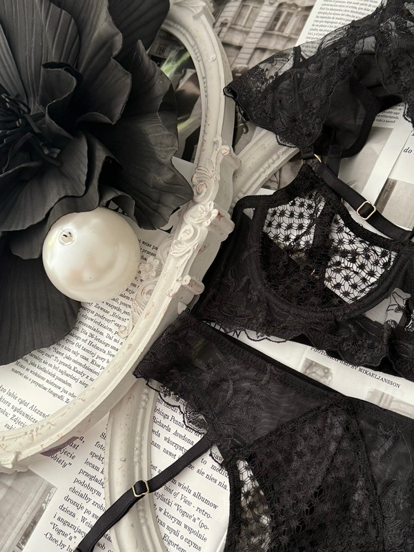 Blush Siyah Dantel Detaylı Choker Askılı Fantezi İç Çamaşır Takımı