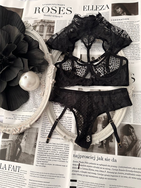 Blush Siyah Dantel Detaylı Choker Askılı Fantezi İç Çamaşır Takımı