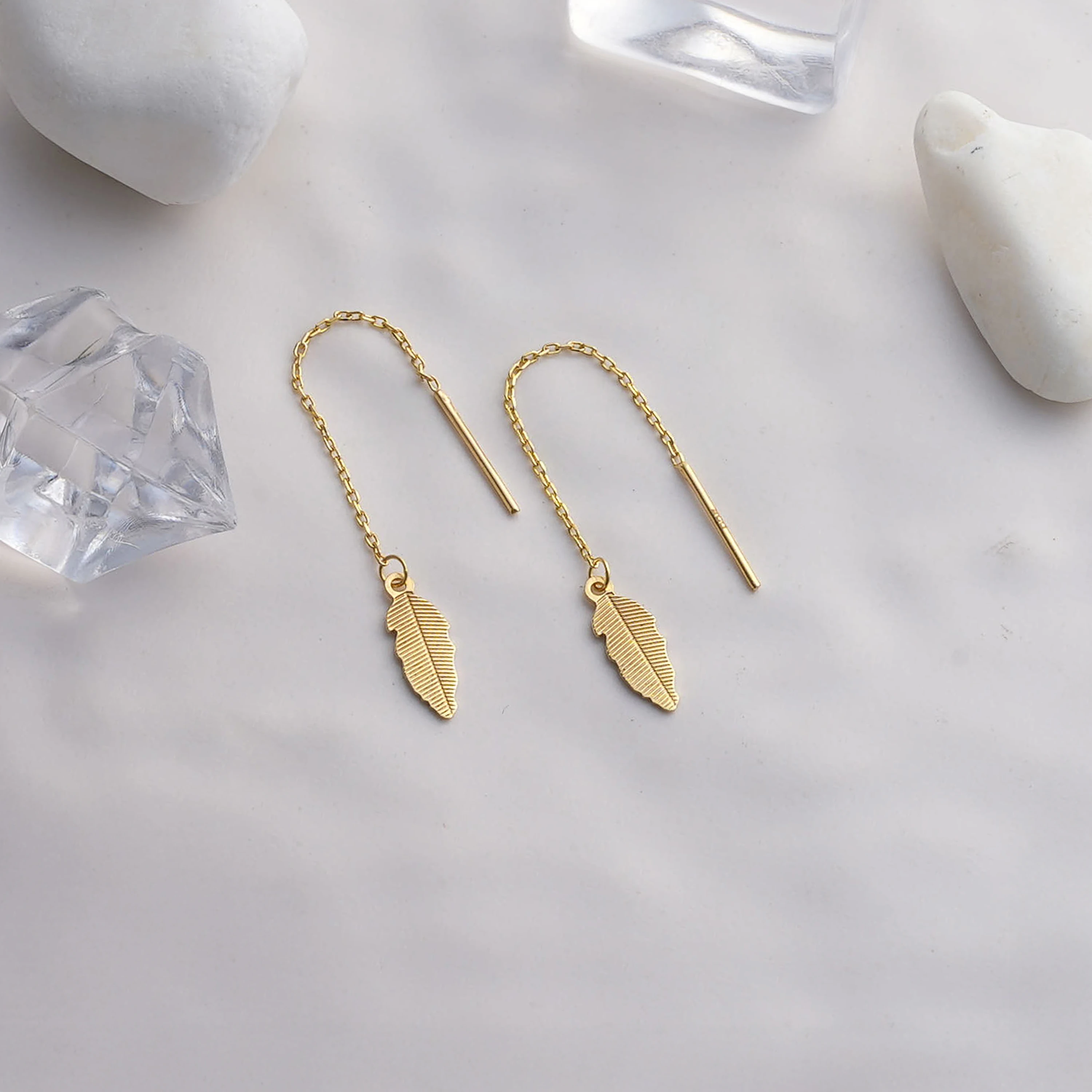 8 Ayar Altın Zarif Sallantılı Yaprak Küpe