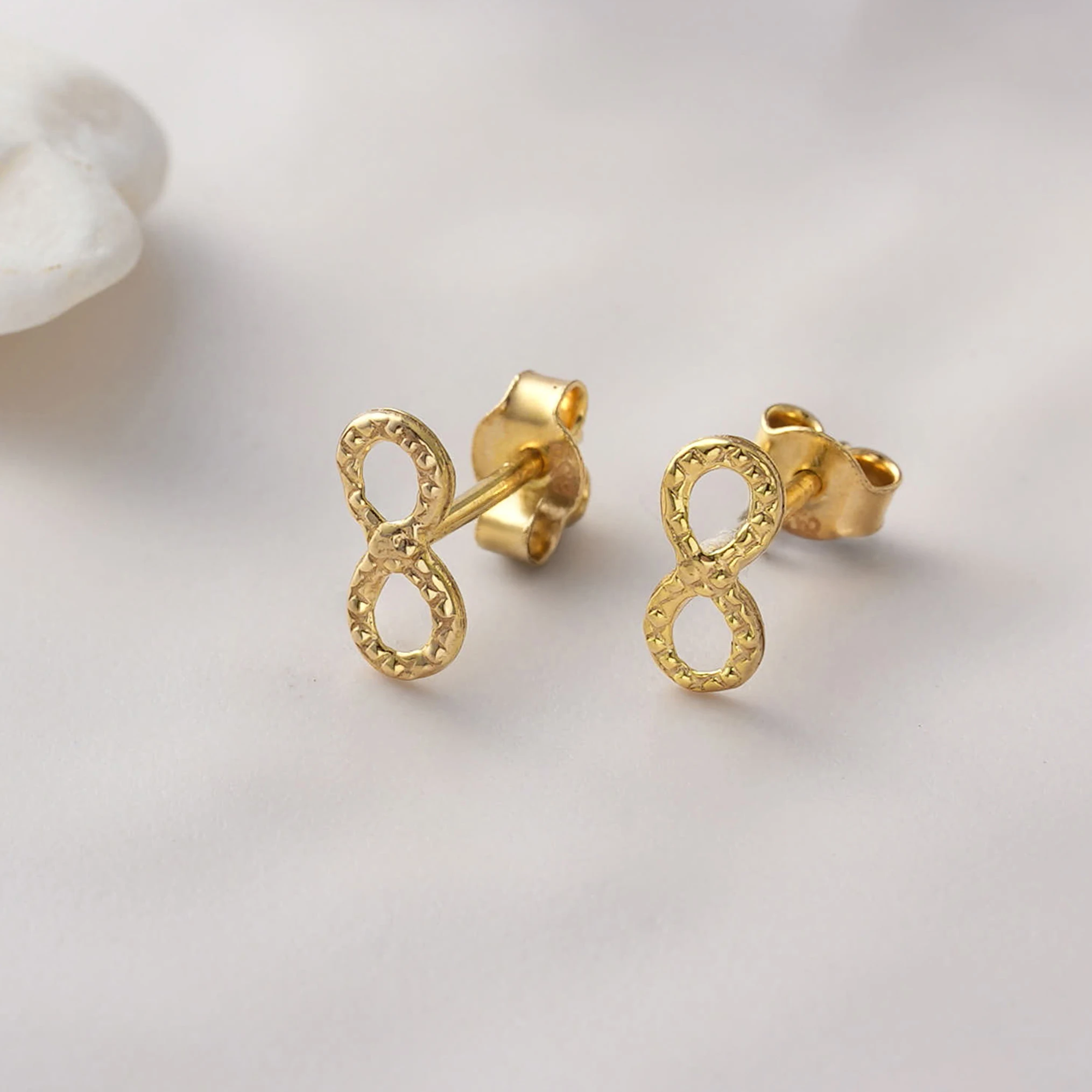 8 Ayar Altın Mini Sonsuzluk Küpe