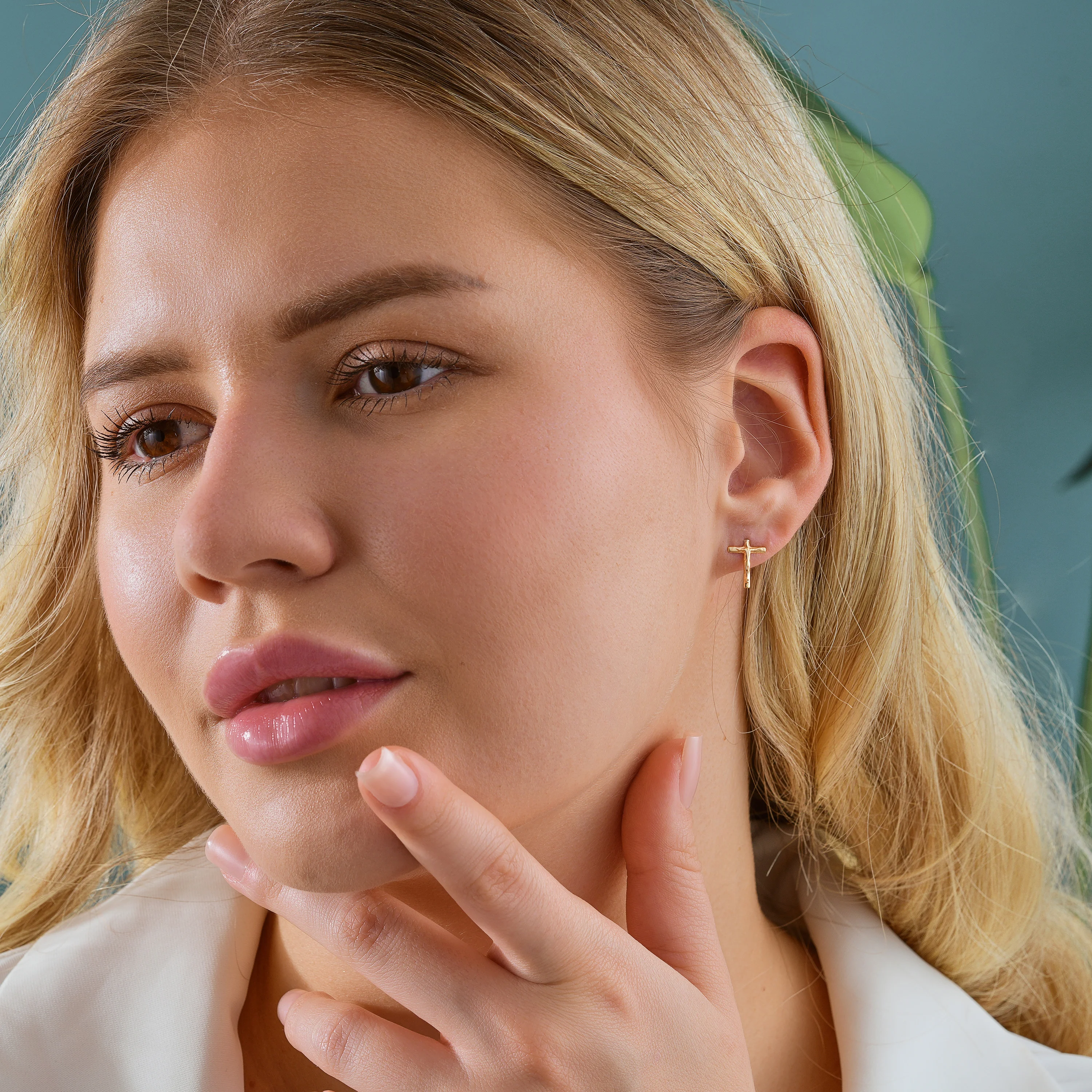 8 Ayar Altın Haç Motifli Çift küpe