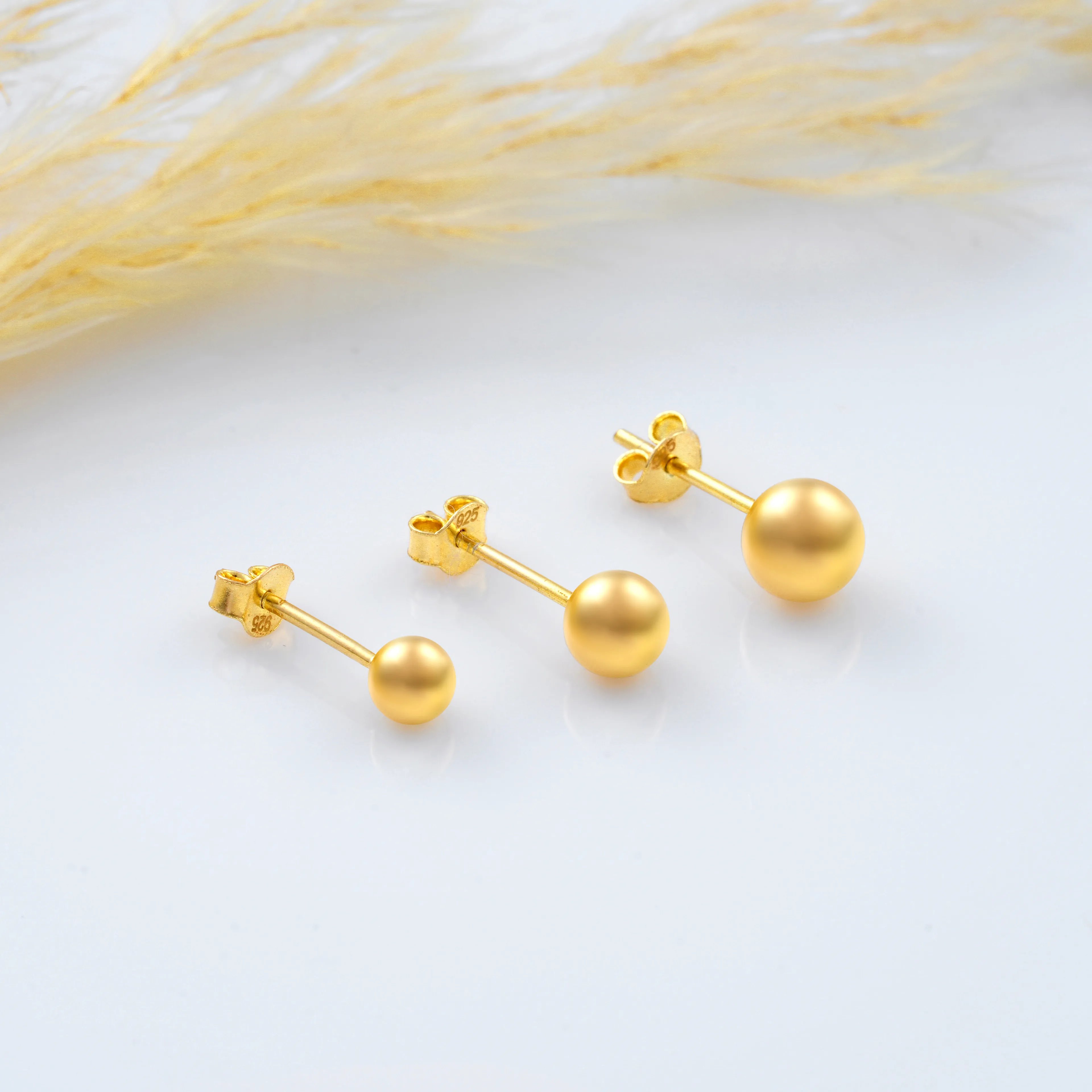 8 Ayar Altın Şık Top Küpe