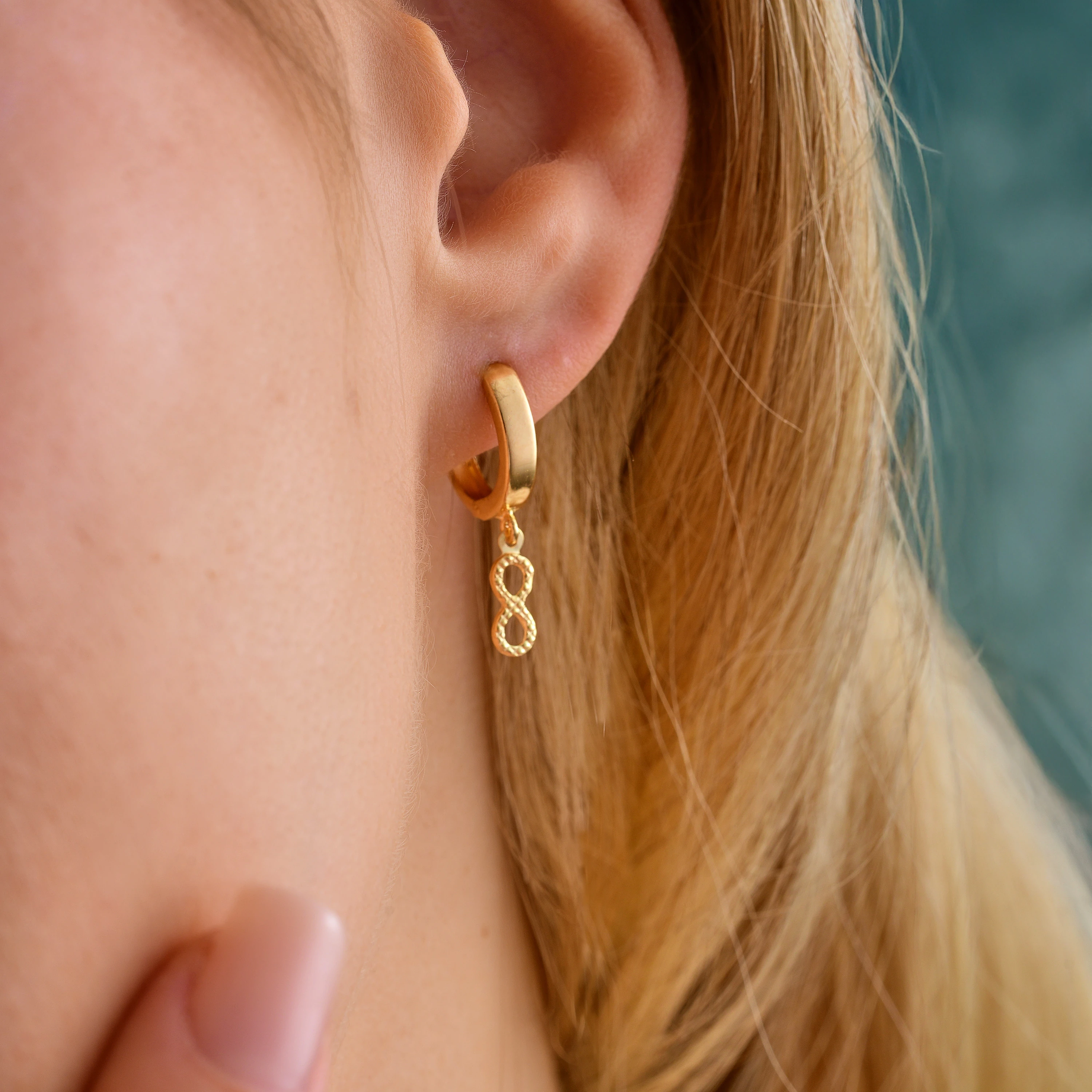 8 Ayar Altın Halka Sonsuzluk Küpe