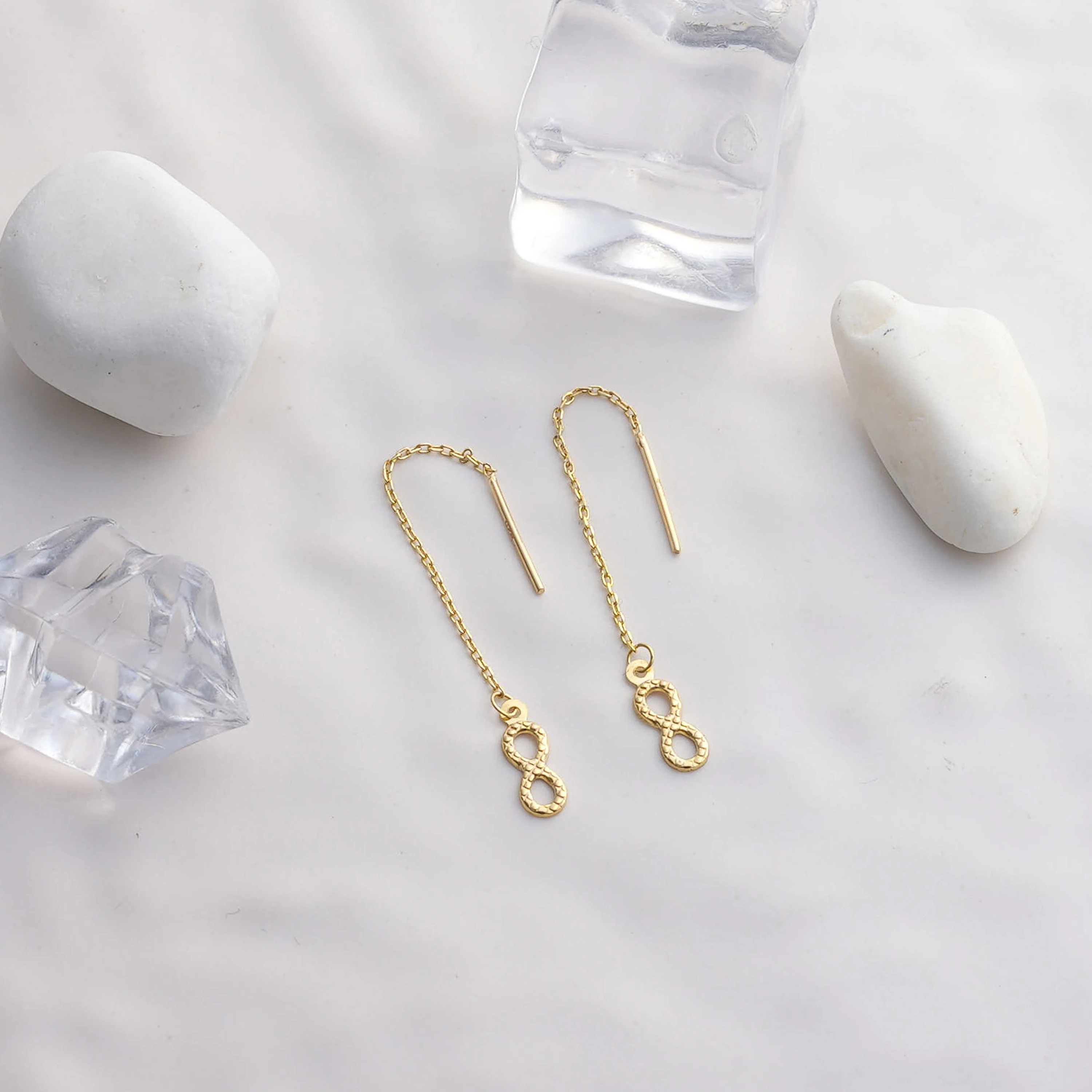 14 Ayar Altın Zarif Sallantılı Sonsuzluk İşareti Küpe