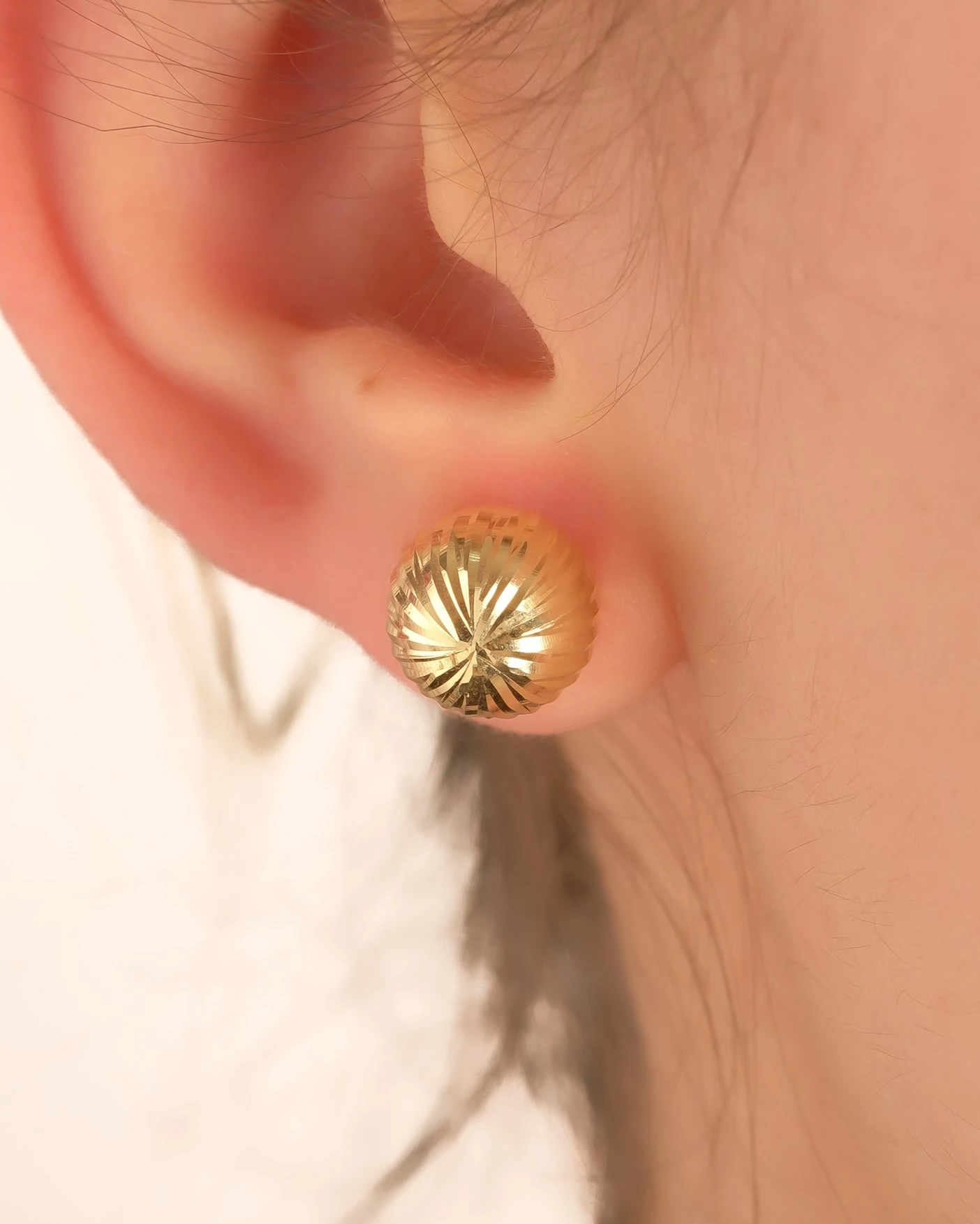 8 Ayar Altın Spiral Dokulu Top Küpe (12mm)