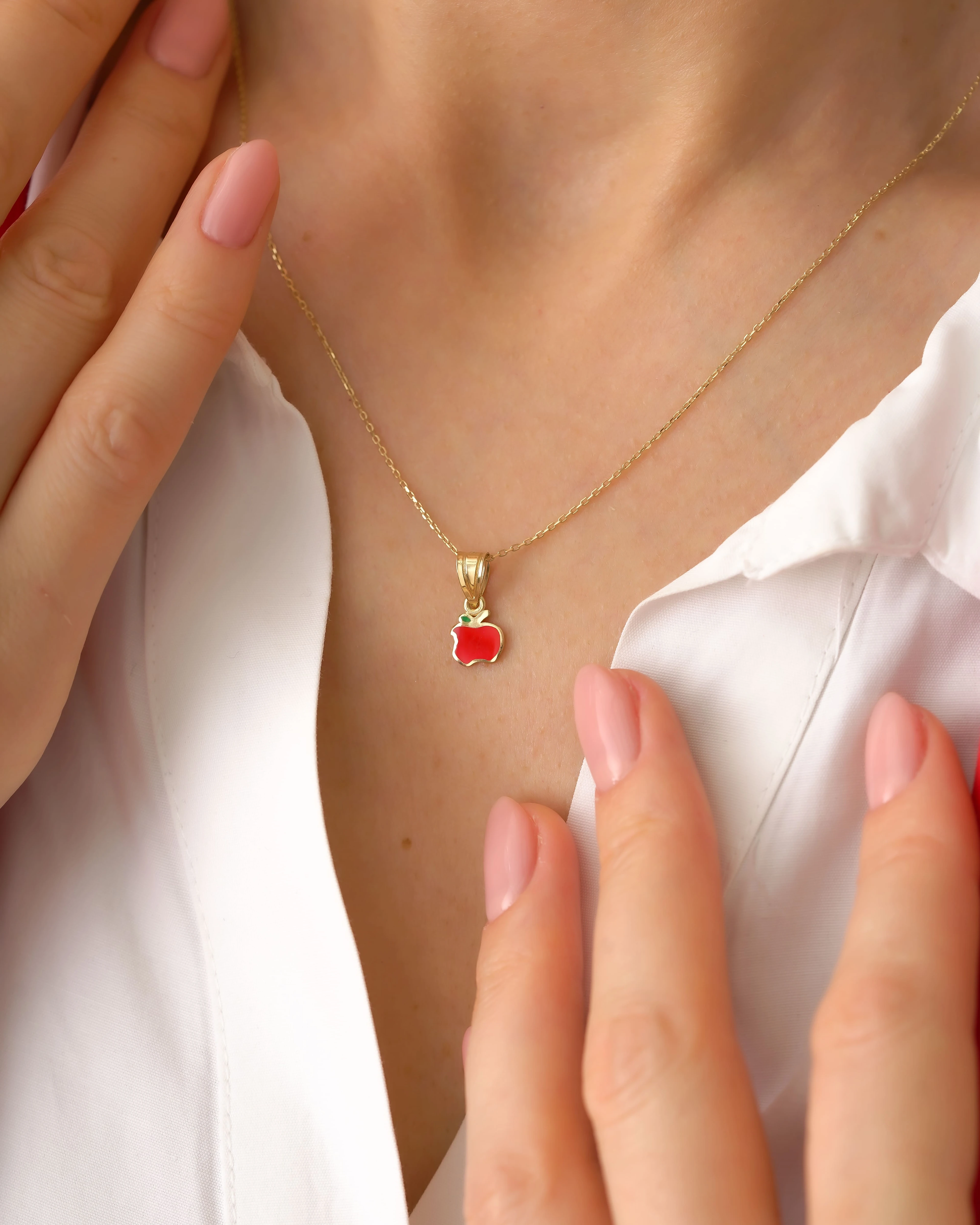 8 Ayar Altın Kırmızı Elma Kolye Minimal ve Özel Tasarım