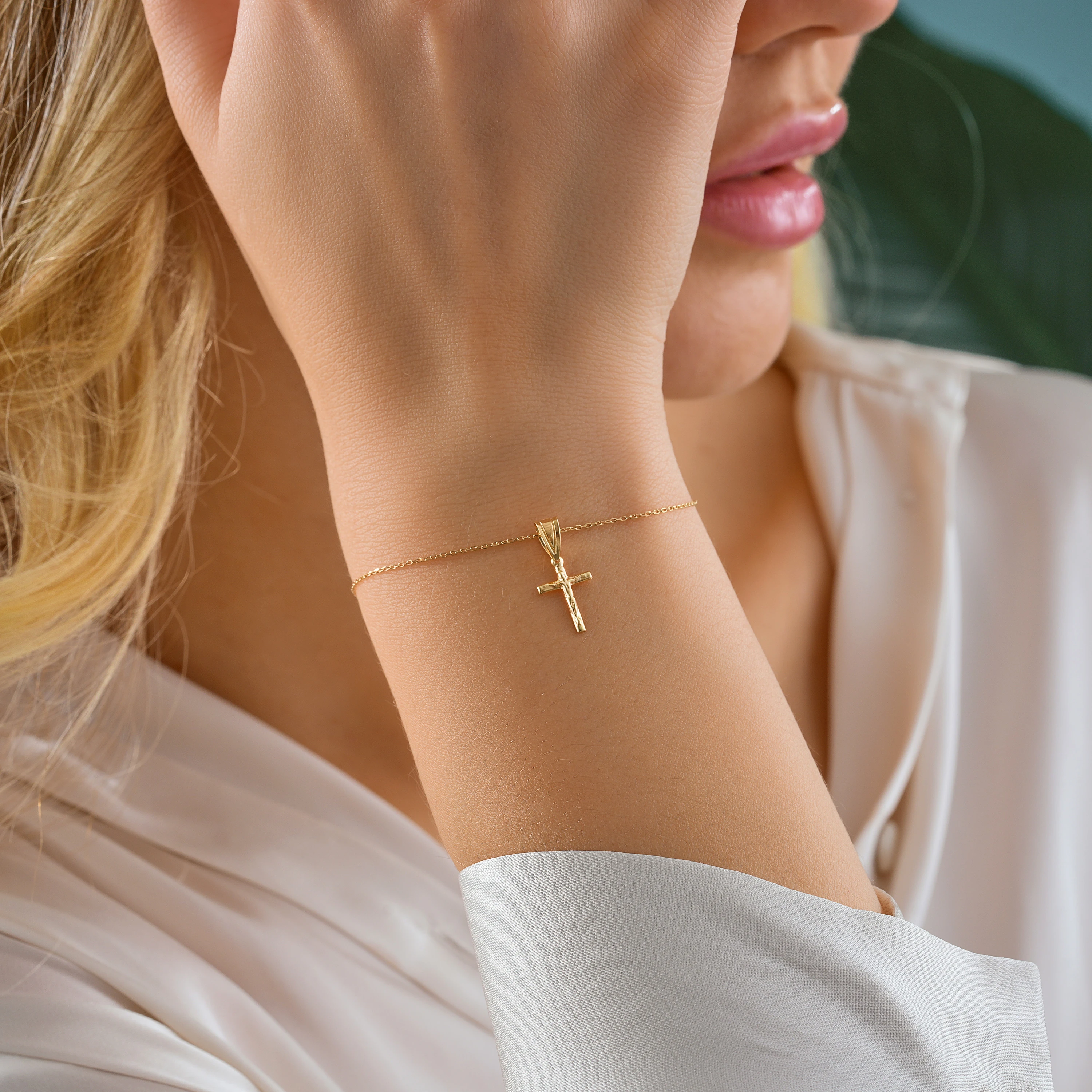 8 Ayar Altın İnce Haç Bileklik
