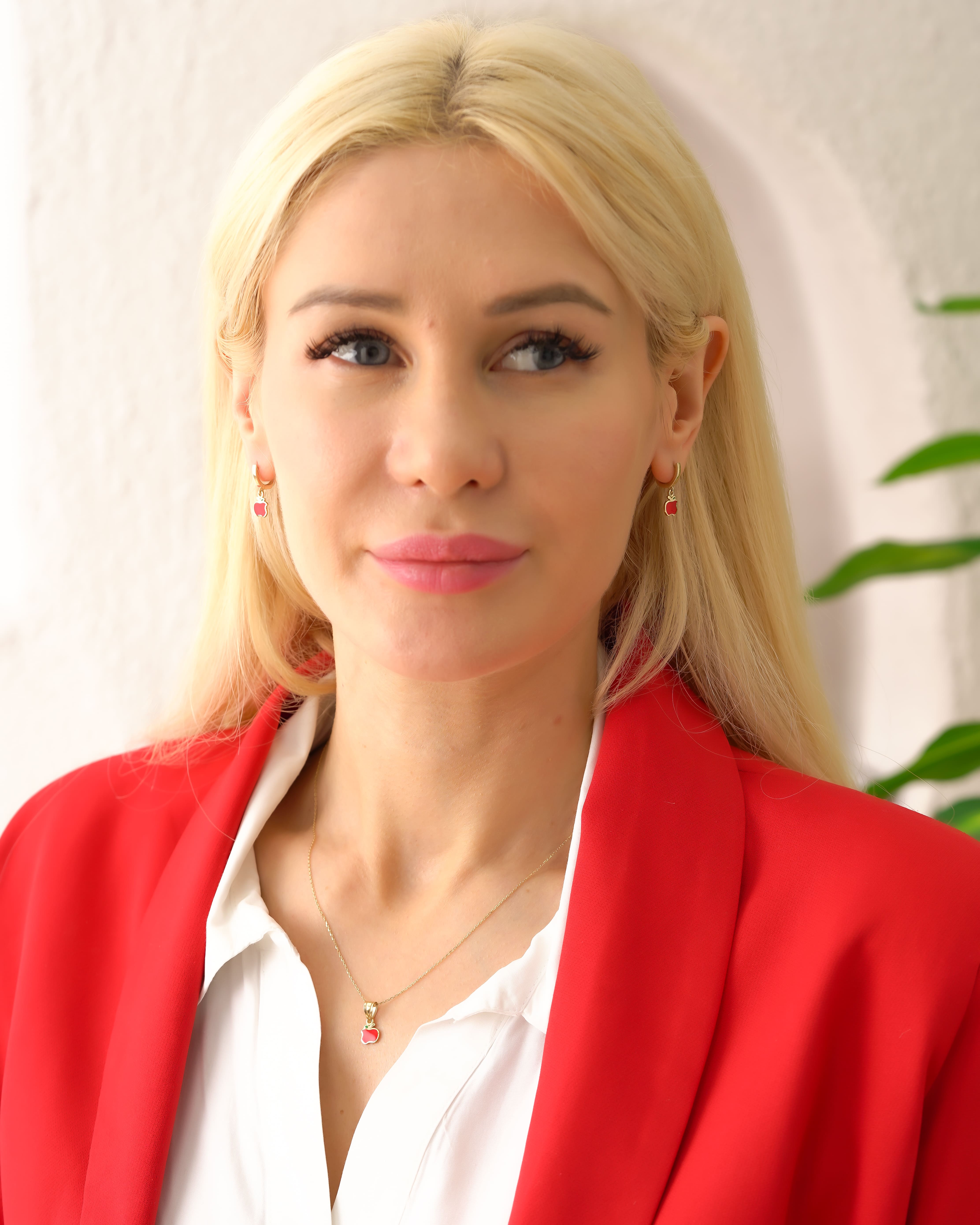 8 Ayar Altın Kırmızı Elma Kolye Minimal ve Özel Tasarım