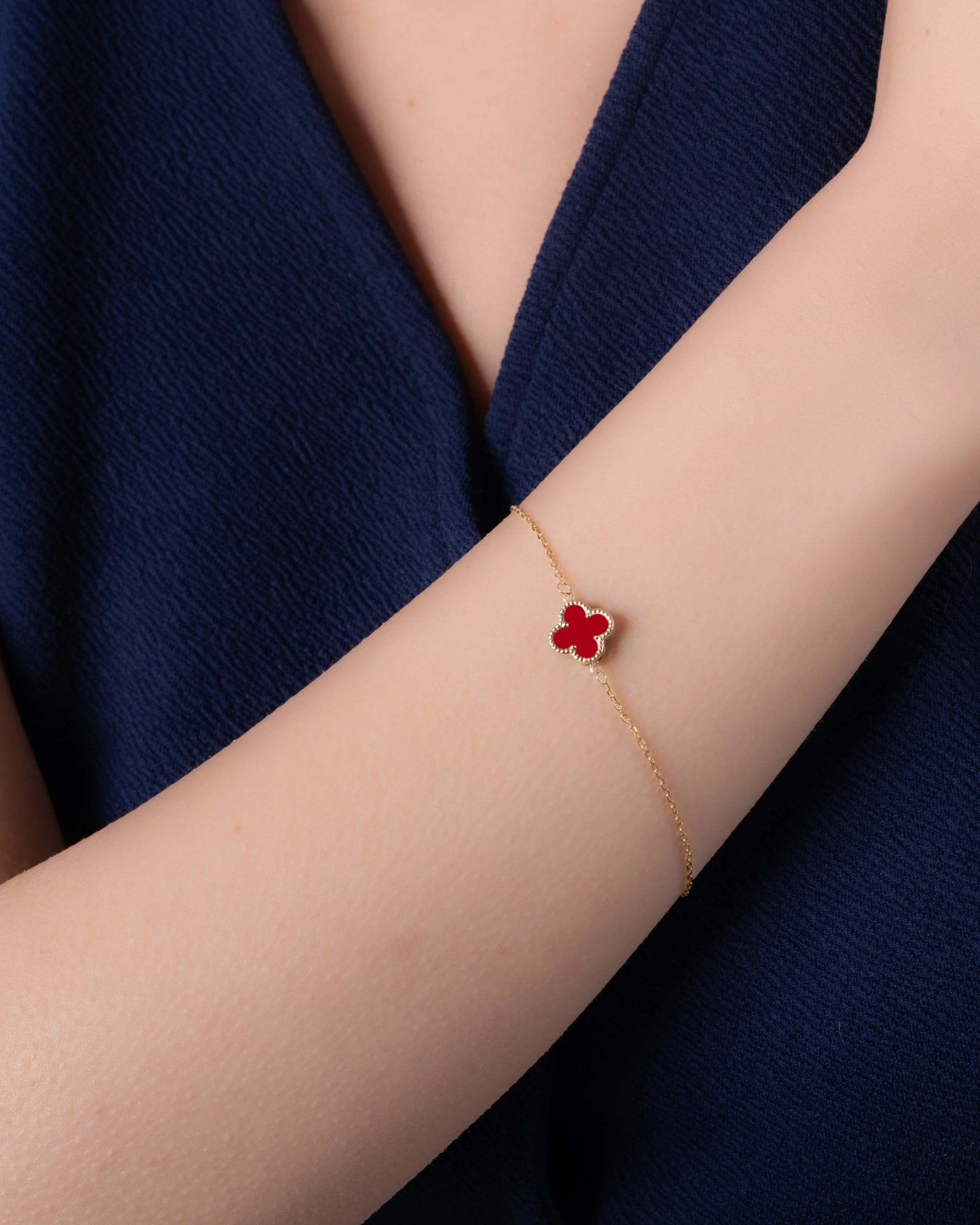 14 Ayar 8mm Altın Kırmızı Mercan Yonca Bileklik