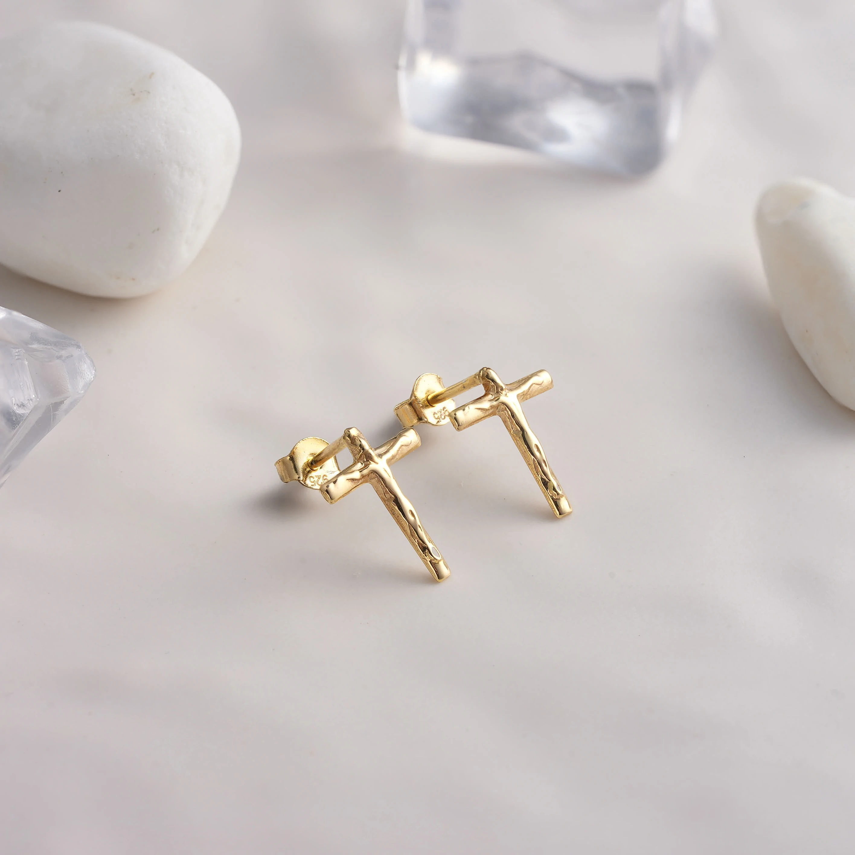 8 Ayar Altın Haç Motifli Çift küpe