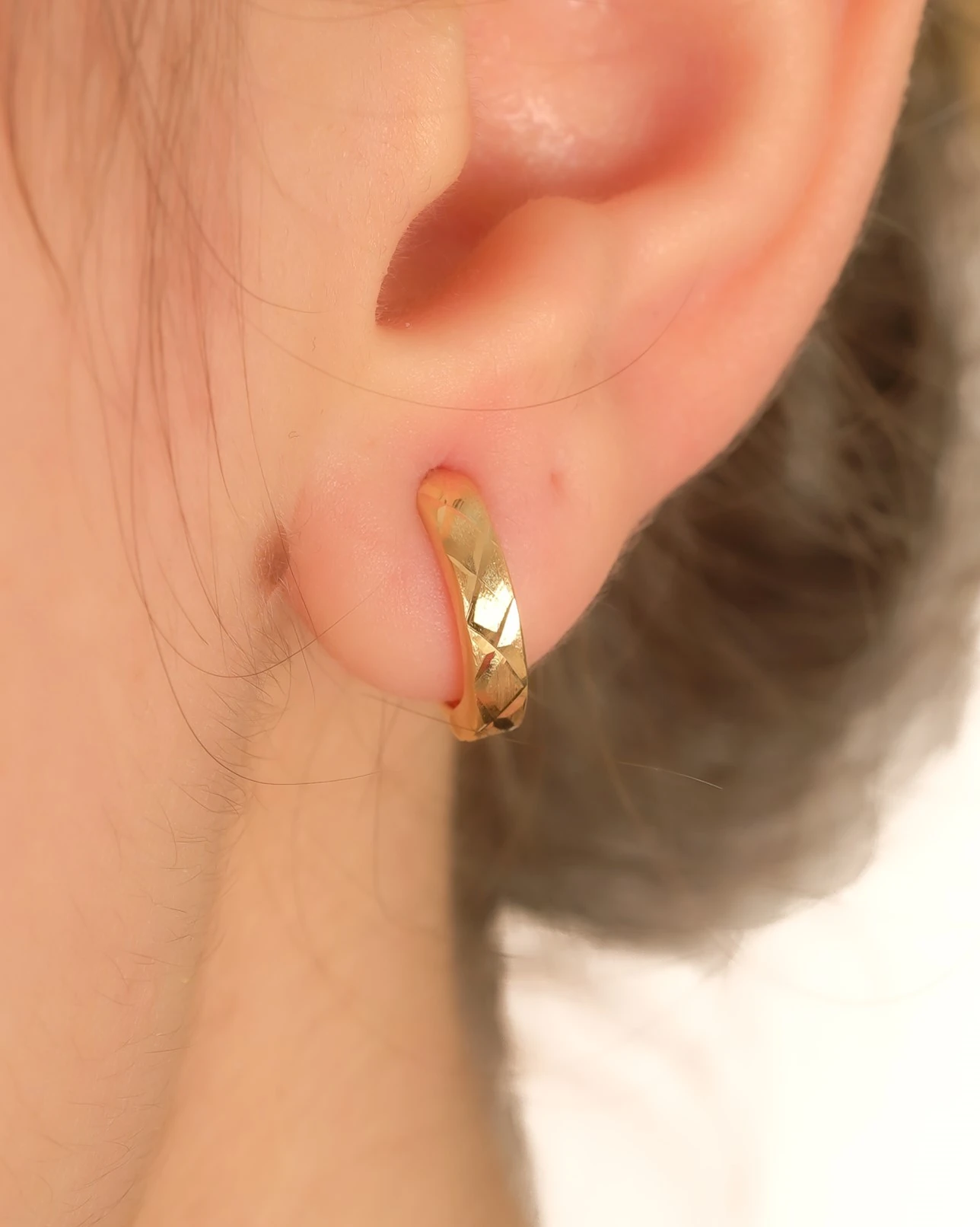 8 Ayar Altın Çapraz Kalemli Halka Küpe