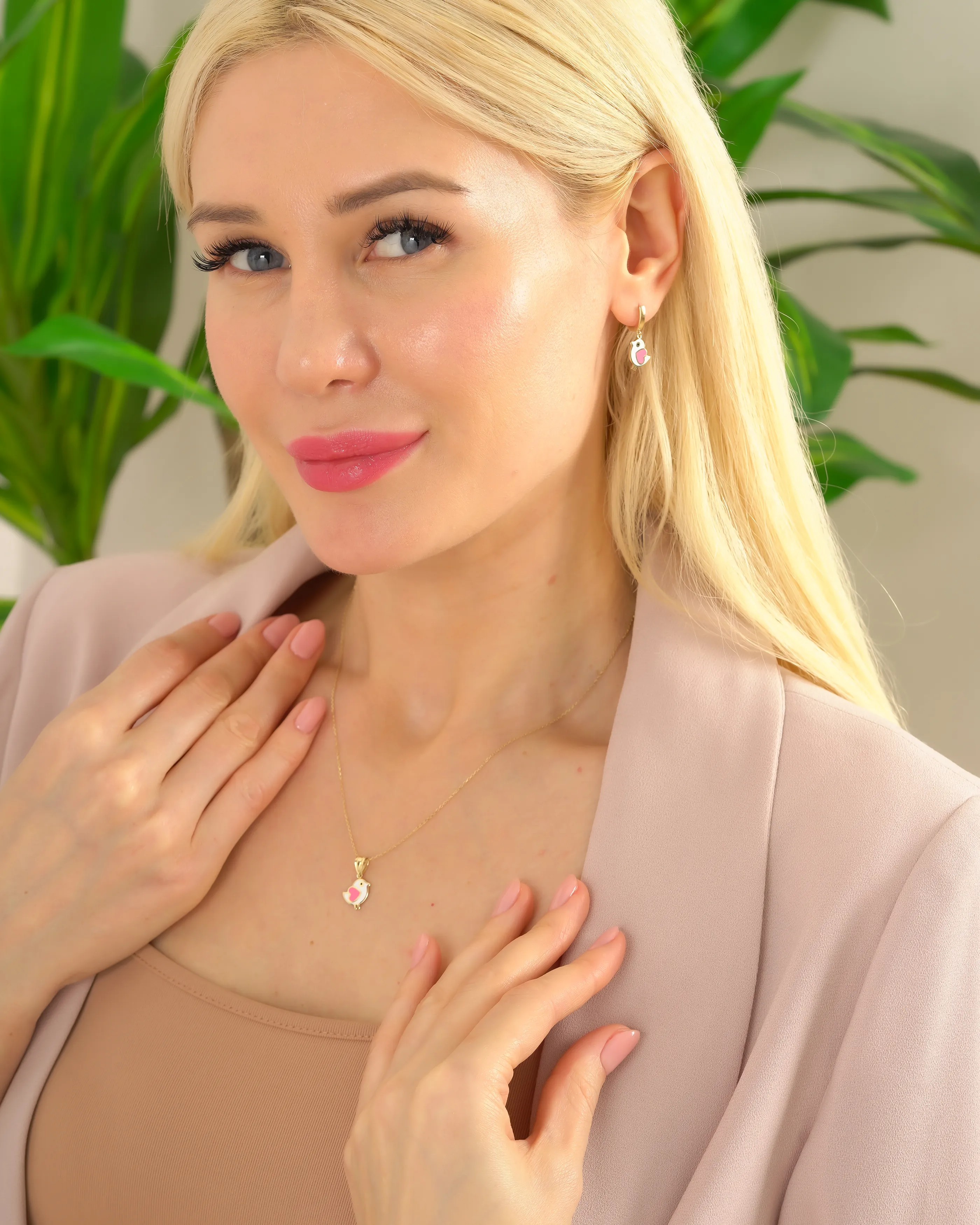 8 Ayar Altın Zarif Pembe Kuş Kolye