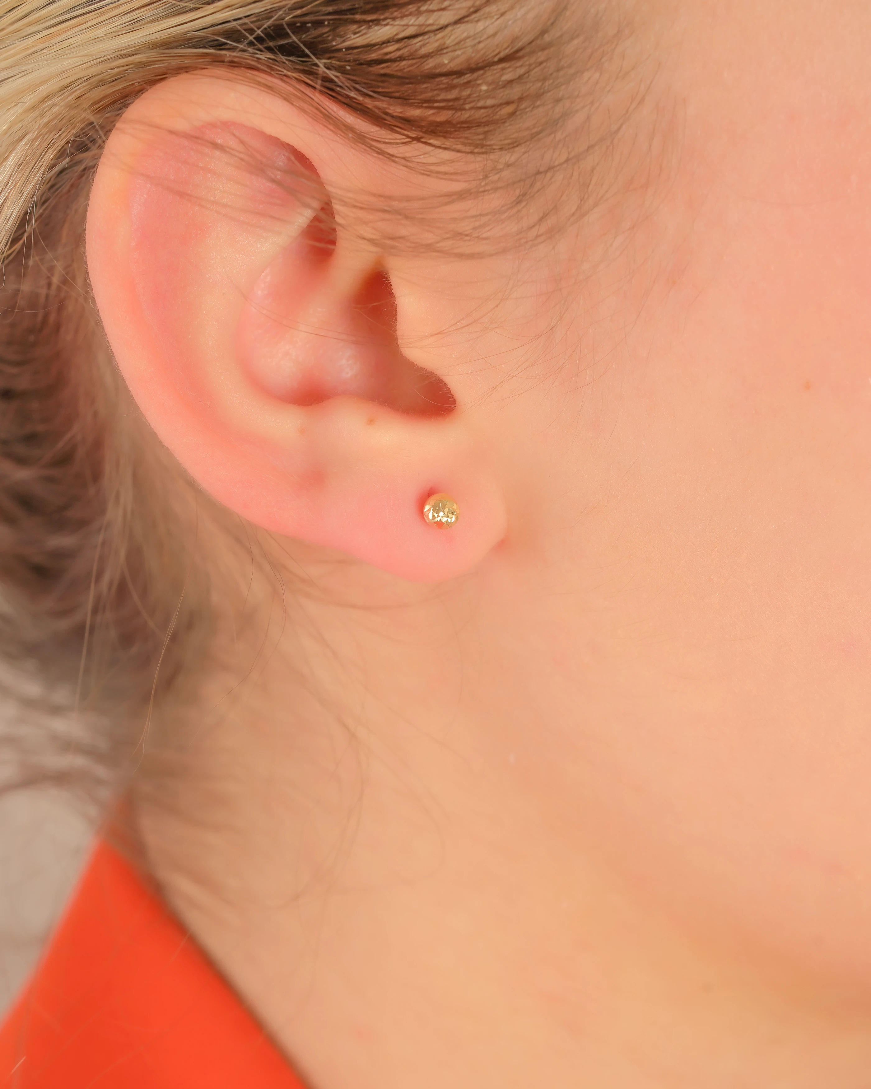 8 Ayar Altın Kristal Dokulu Minimal Küpe