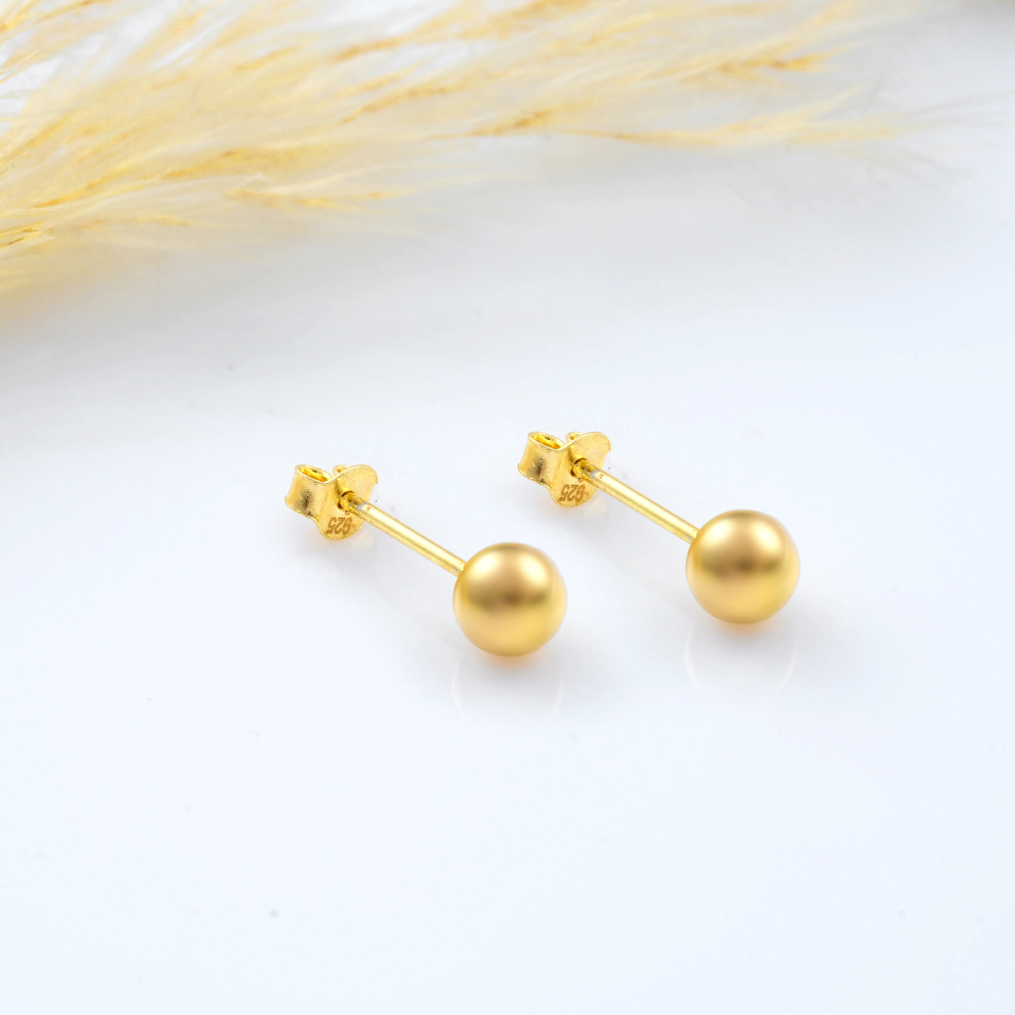 8 Ayar Altın Şık Top Küpe