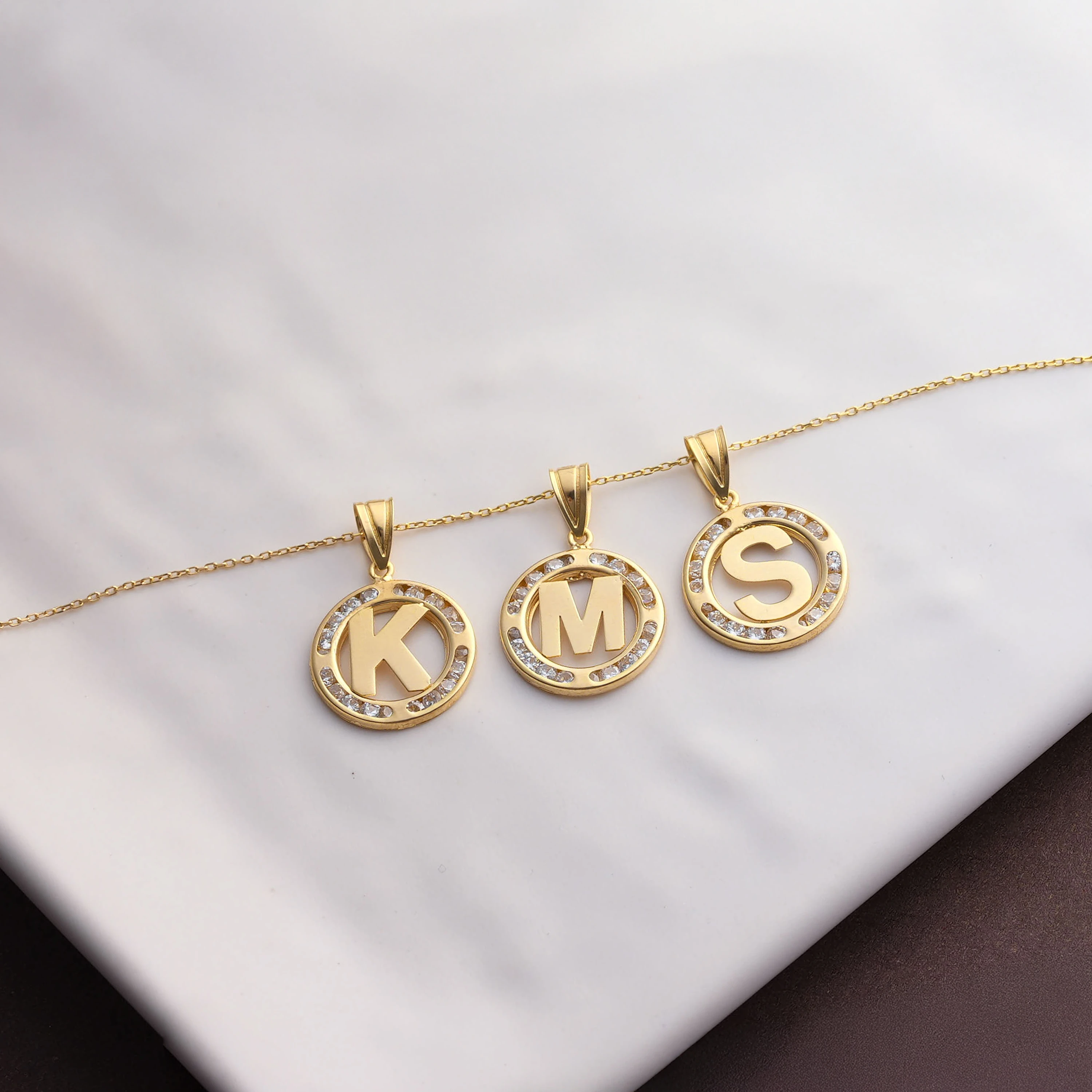 8 Ayar Altın Harfli Kolye (Büyük, Küçük)