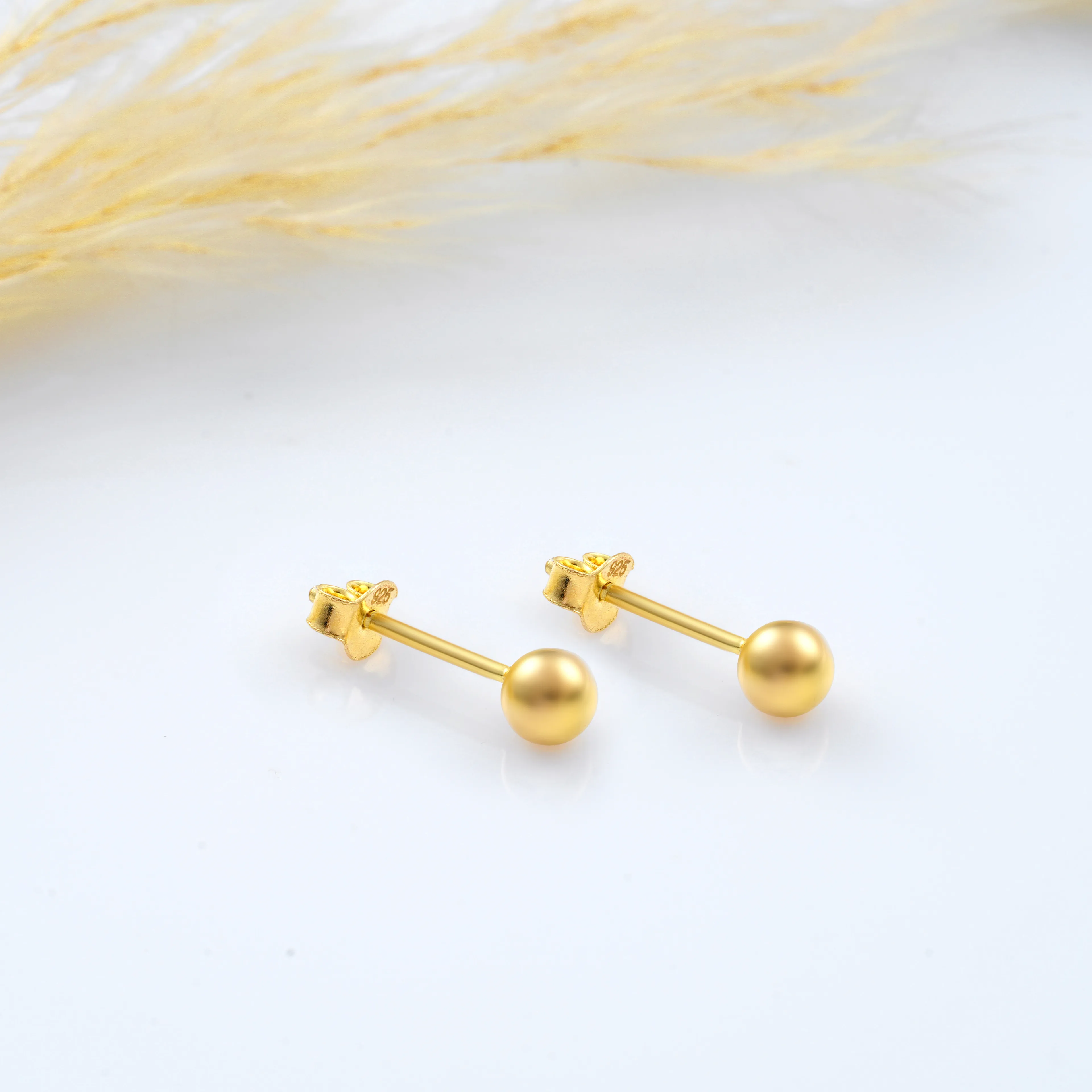 8 Ayar Altın Şık Top Küpe