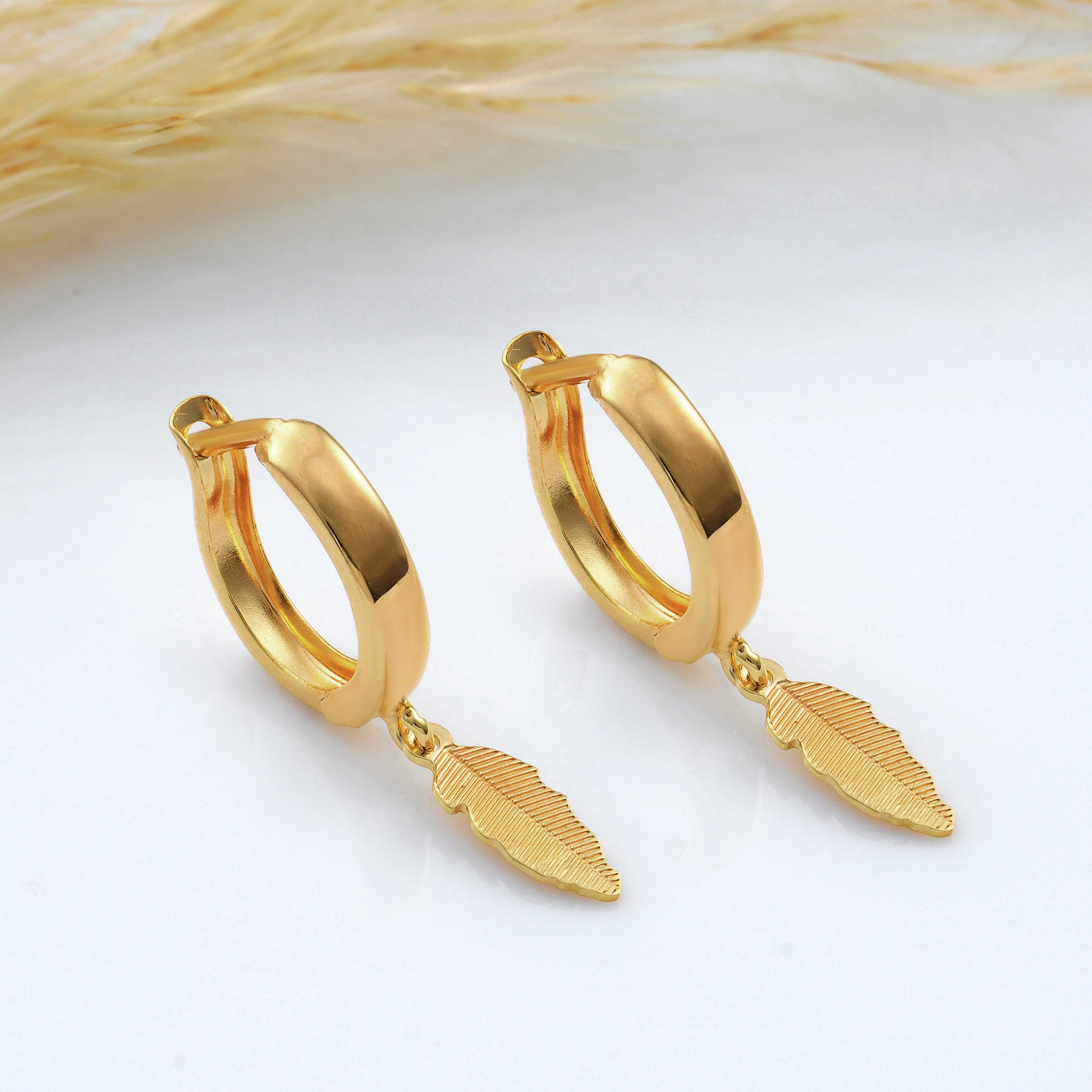 8 Ayar Altın Halka Yaprak Küpe