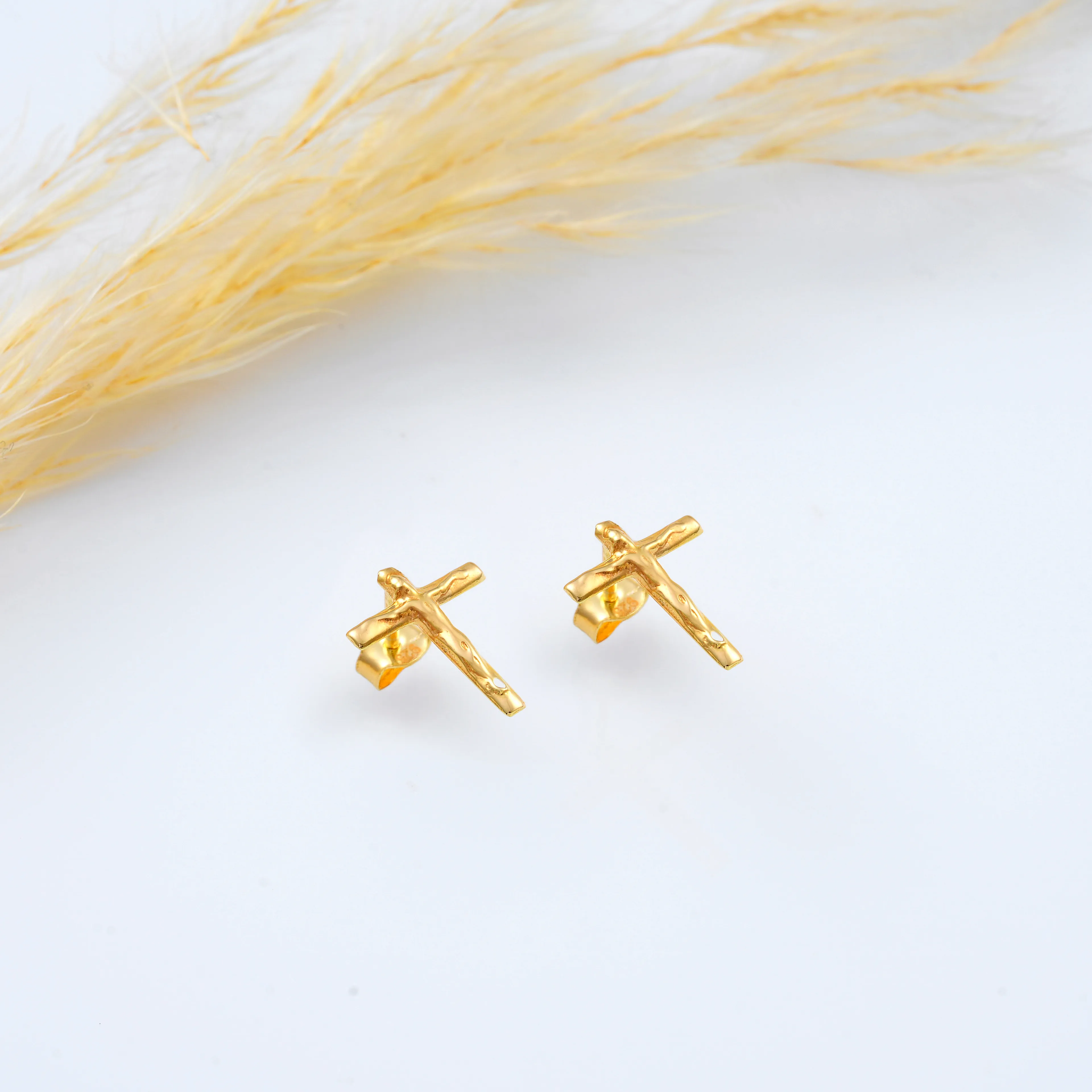 8 Ayar Altın Haç Motifli Çift küpe