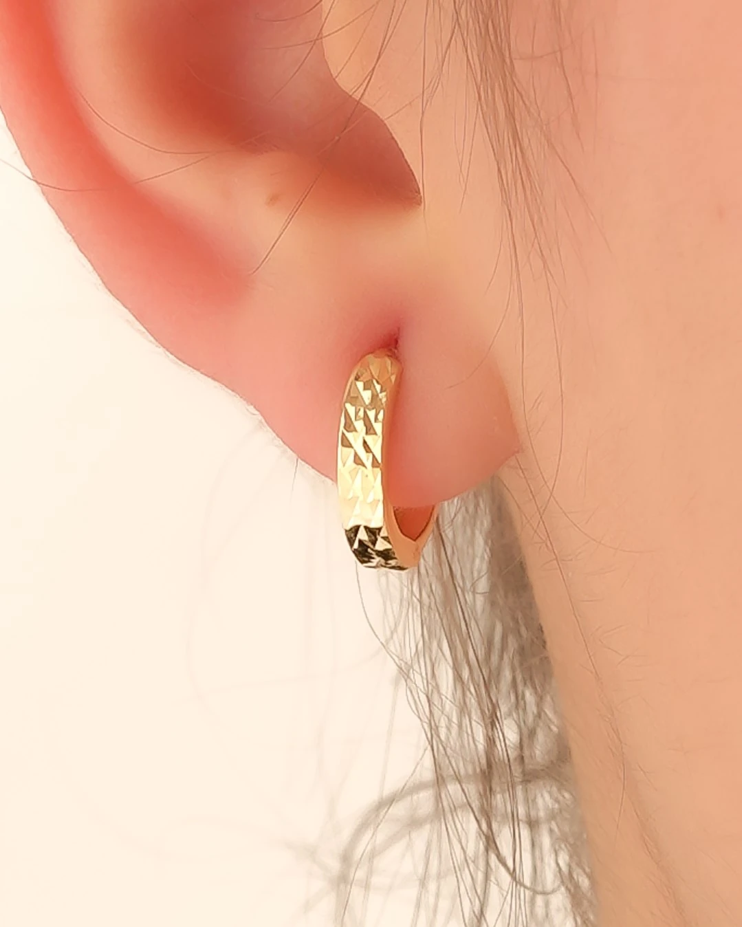 8 Ayar Altın Kristal Kalemli Halka Küpe