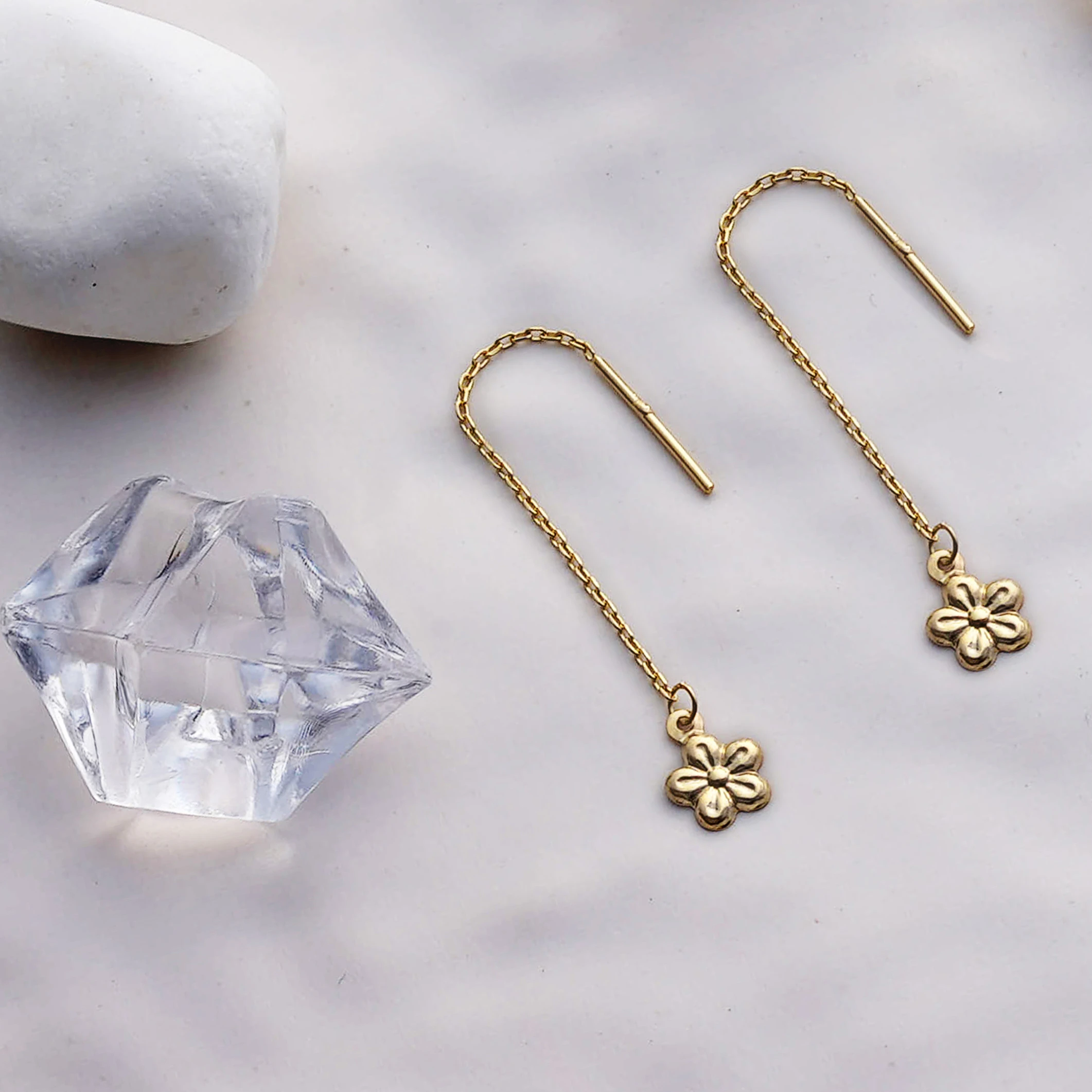 8 Ayar Altın Zarif Sallantılı Çiçek Küpe