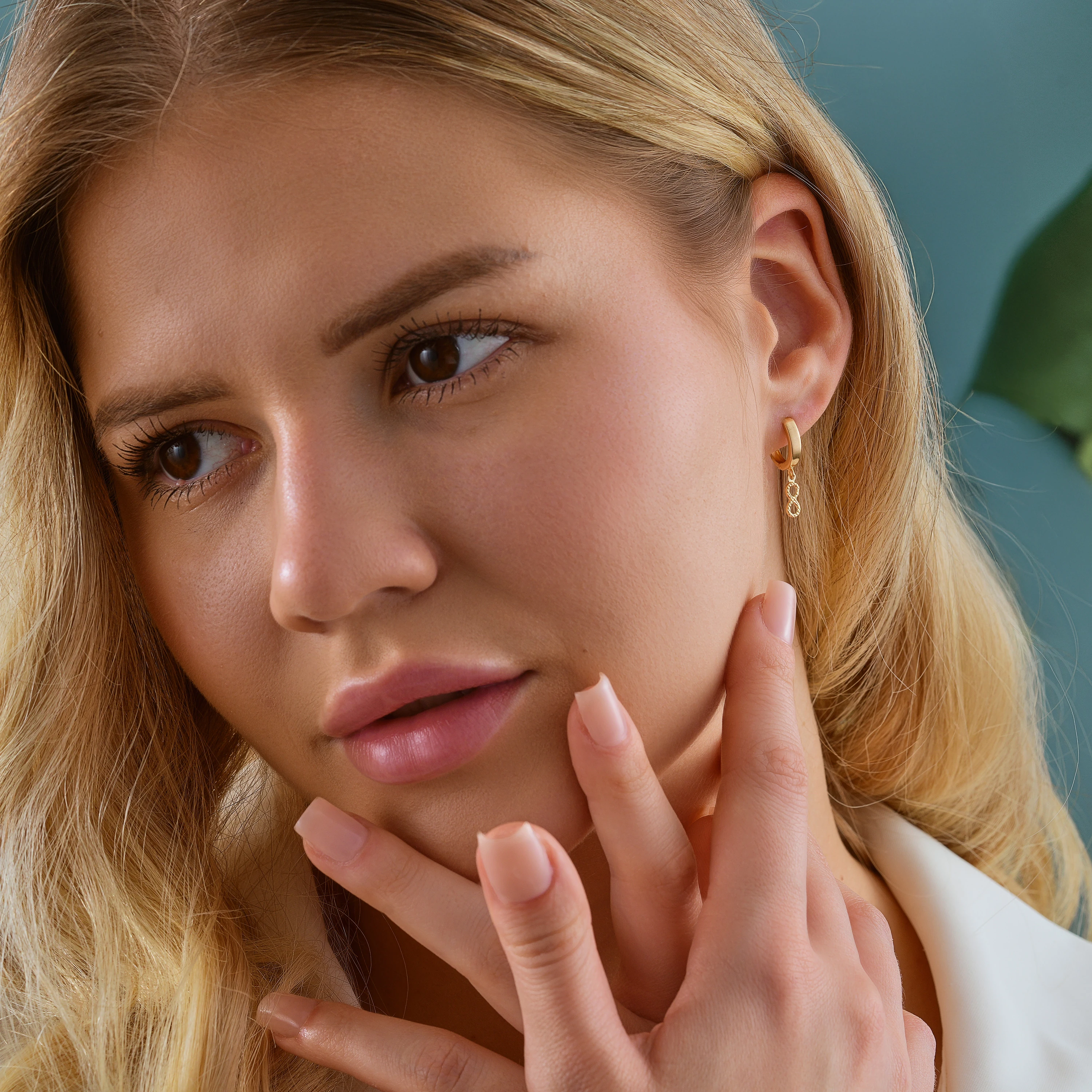 8 Ayar Altın Halka Sonsuzluk Küpe