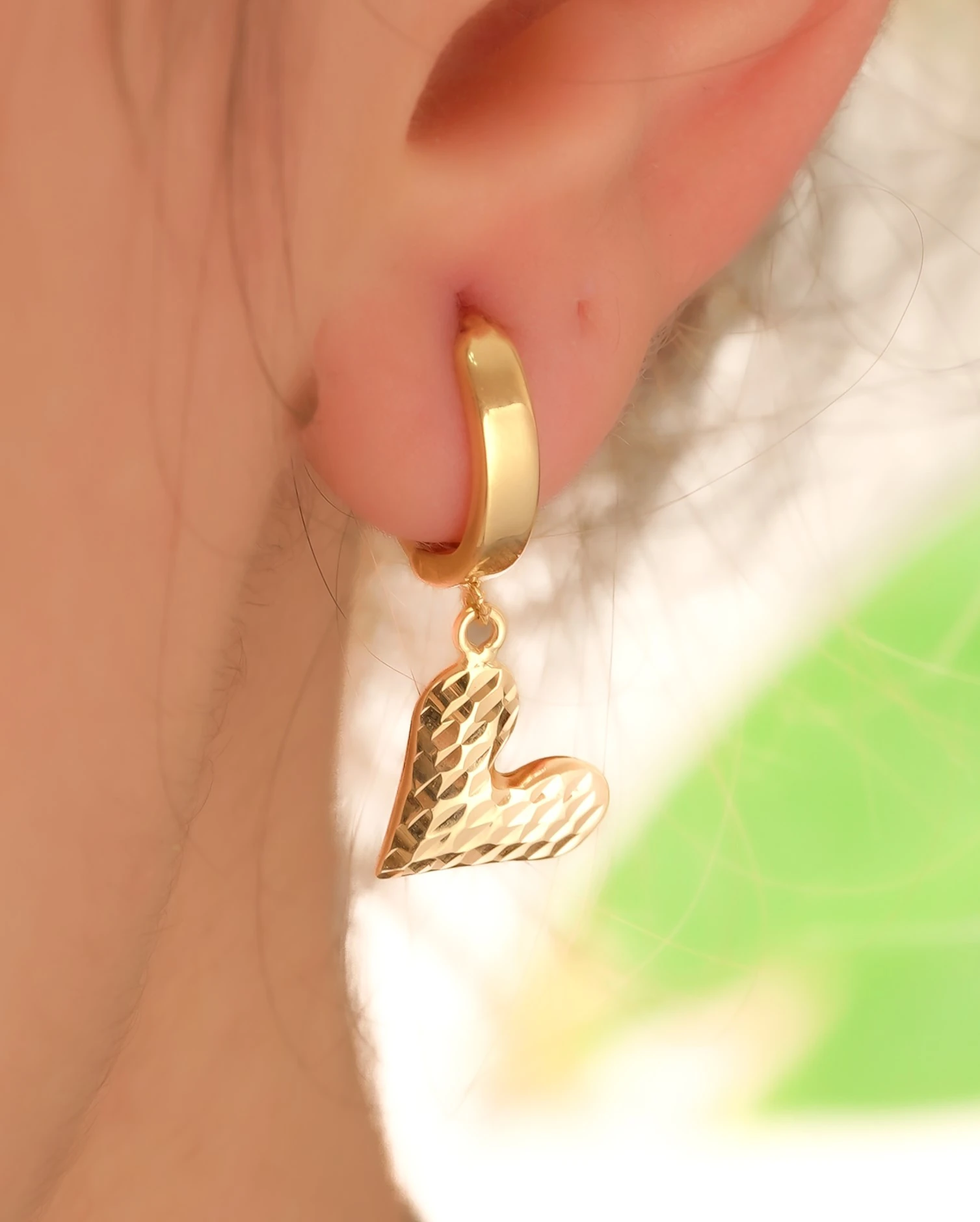 8 Ayar Altın Kalemli Kalp Sallantılı Halka Küpe