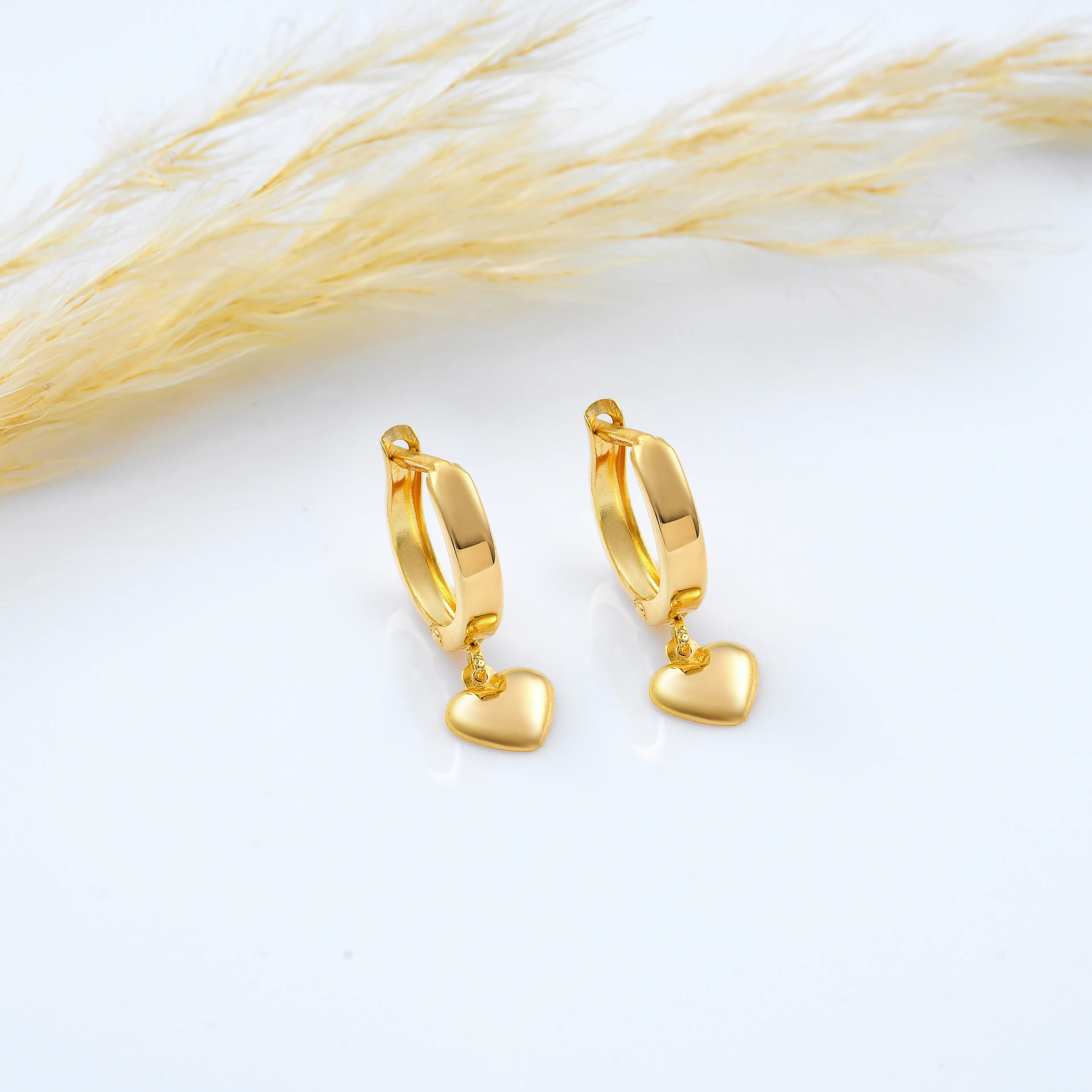 14 Ayar Altın Zarif Halka Kalp Küpe