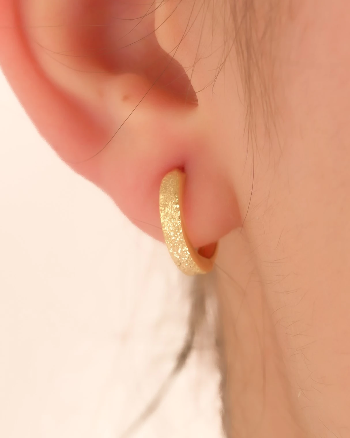 8 Ayar Altın Simli Halka Küpe